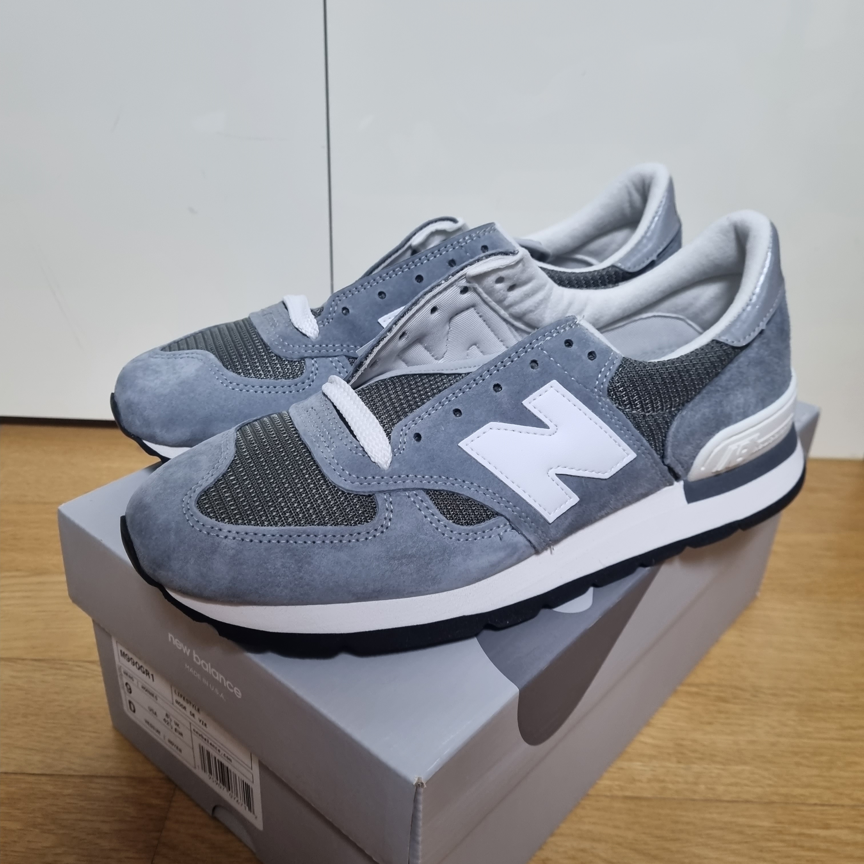 New Balance 990v1 Made in USA Grey White 착용 스타일
