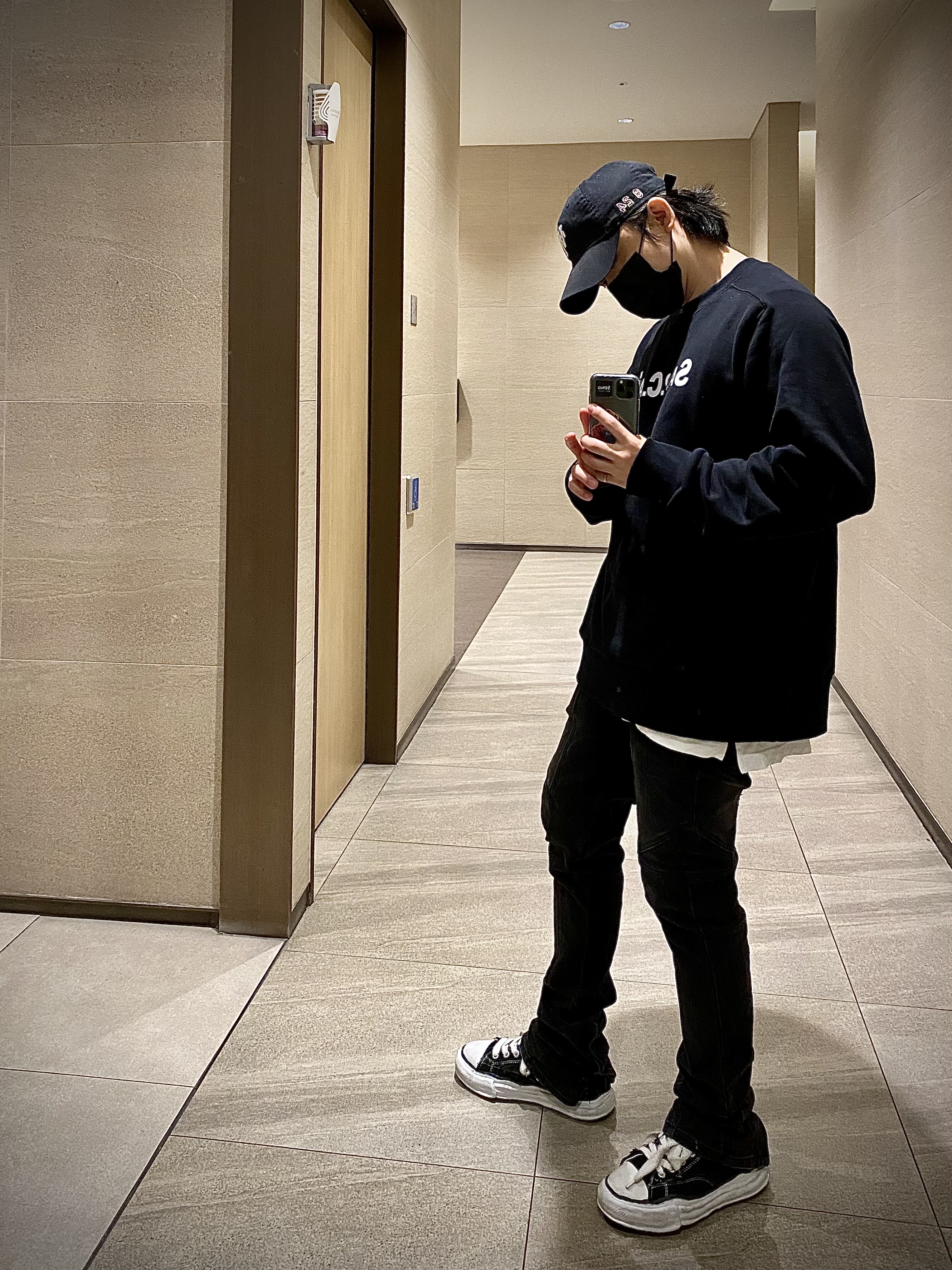 Maison Mihara Yasuhiro Peterson OG Sole Canvas Low Sneakers Black, (W) Acne Studios Ballow Tumbled Low Top Sneakers Pale Yellow Off White 착용 스타일 - 3