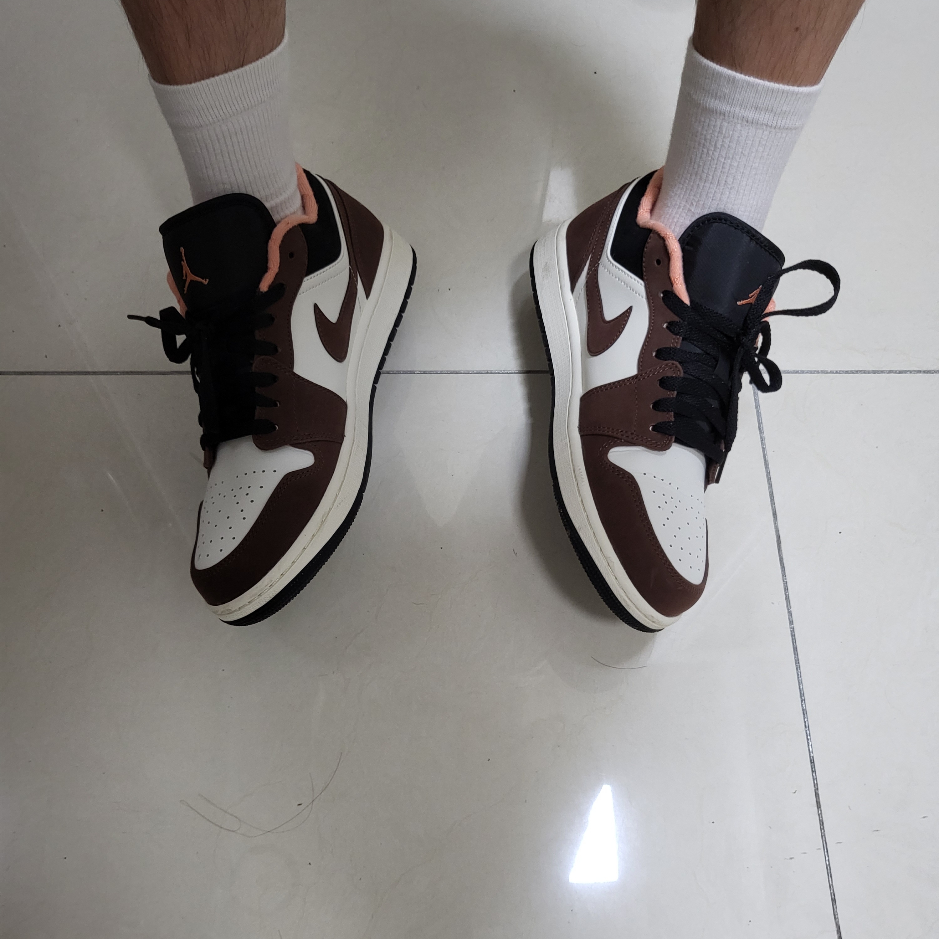 Jordan 1 Low SE Chocolate Bliss 착용 스타일