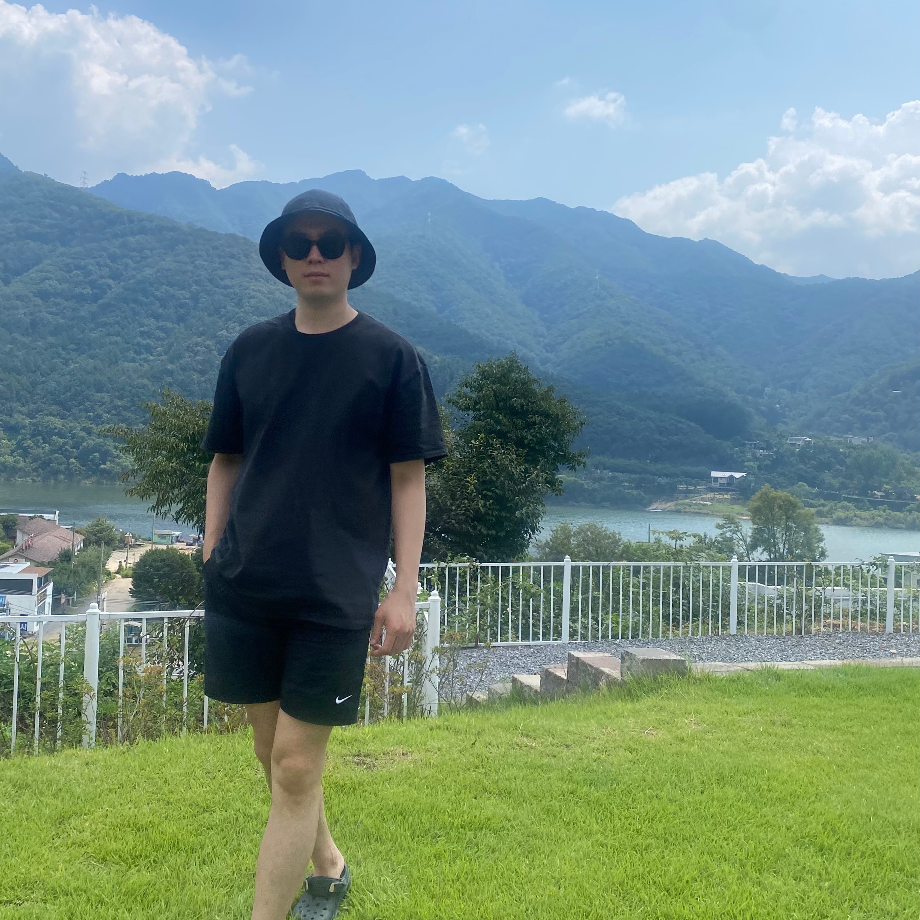 Essentials T-Shirt Black - 21SS, Nike x Stussy NRG FL Storm-Fit Bucket Hat Black 착용 스타일 - 1
