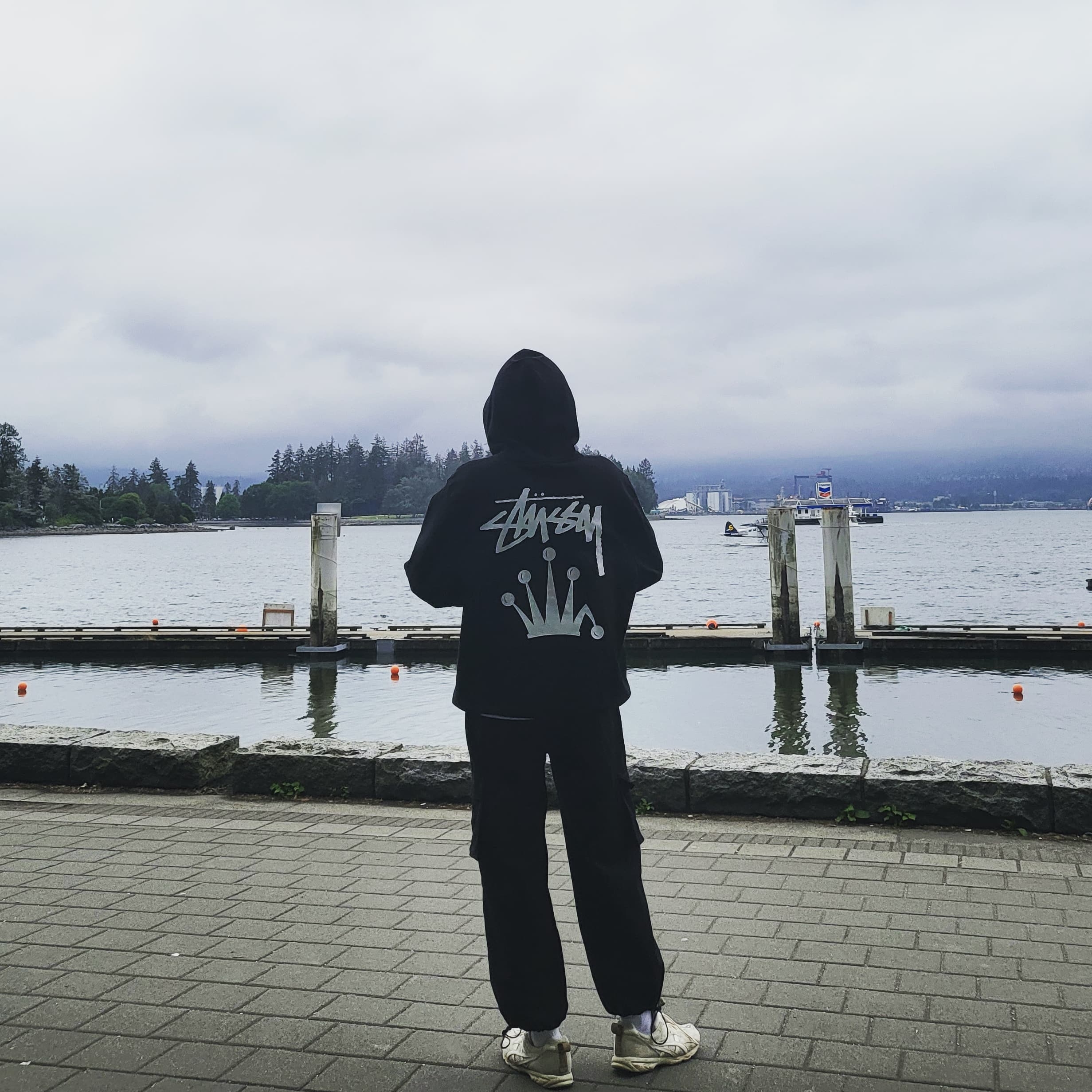 Stussy Stock Crown Hoodie Black, Asics x Yu Nagaba Tarther Magic White 착용 스타일