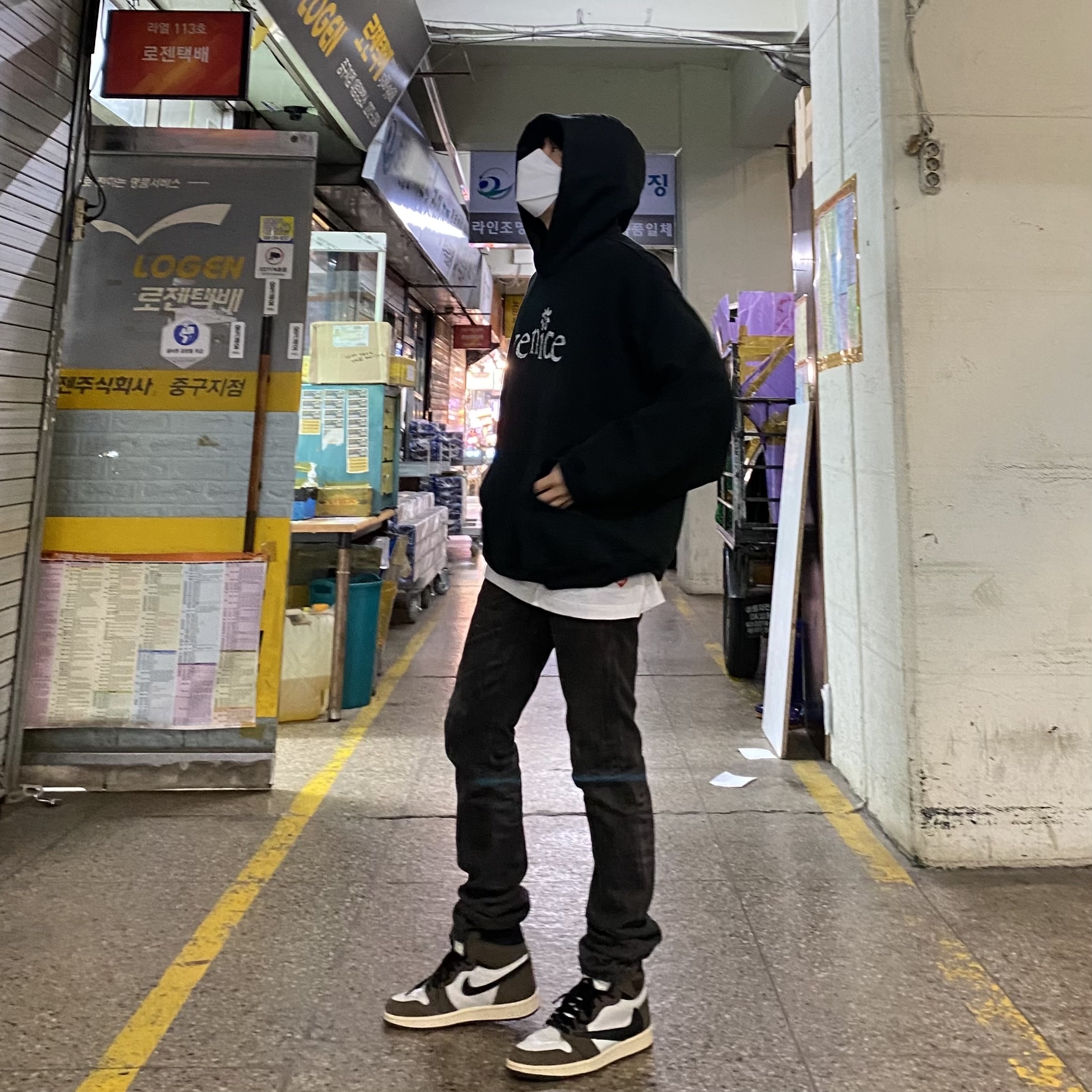 Jordan 1 x Travis Scott Retro High OG SP Mocha, Human Made T-Shirts White (3 Pack) 착용 스타일 - 2