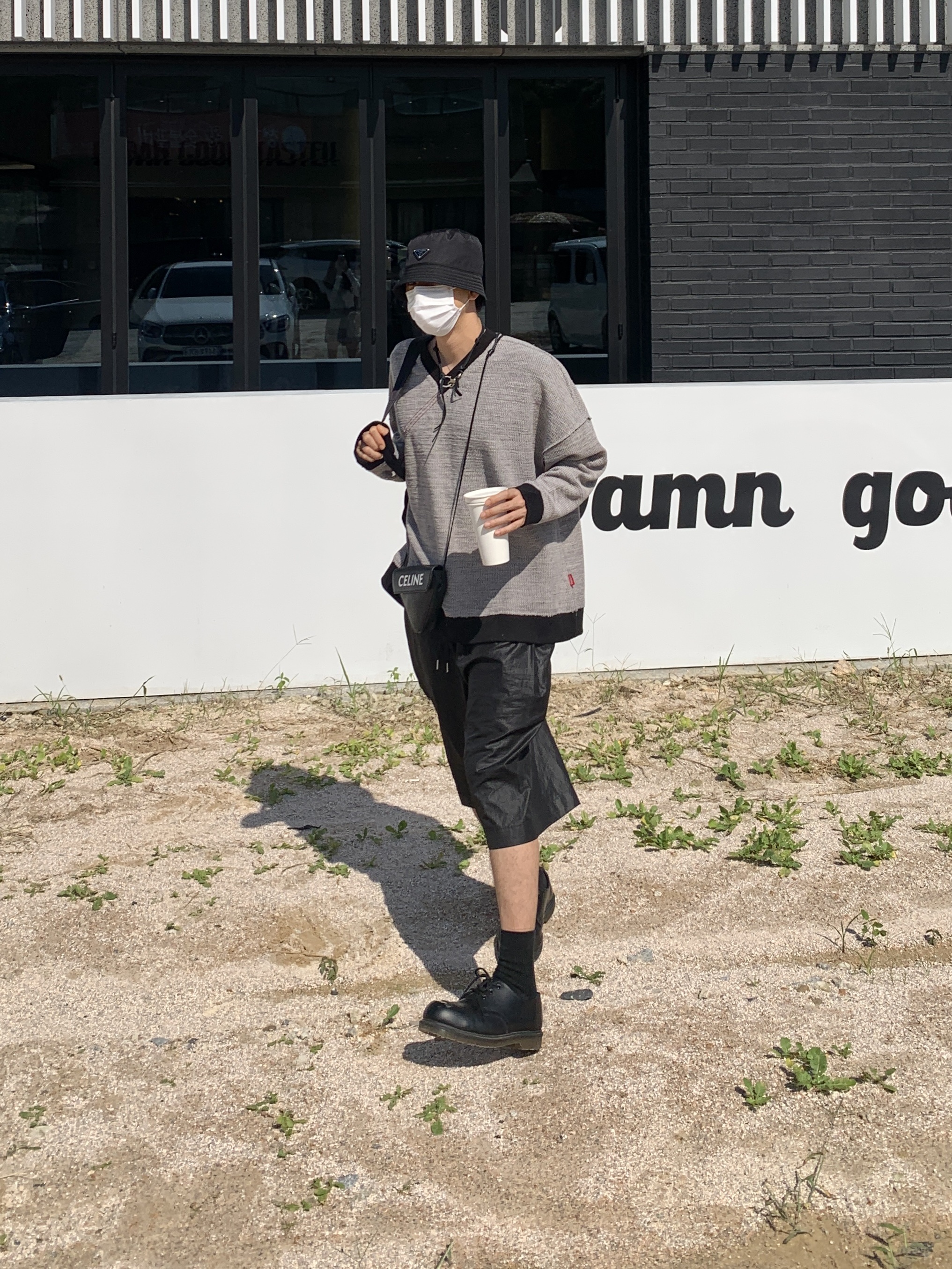 Celine Triangle Bag in Smooth Calfskin with Celine Print Black, Prada Re-Nylon Bucket Hat Black 착용 스타일 - 1