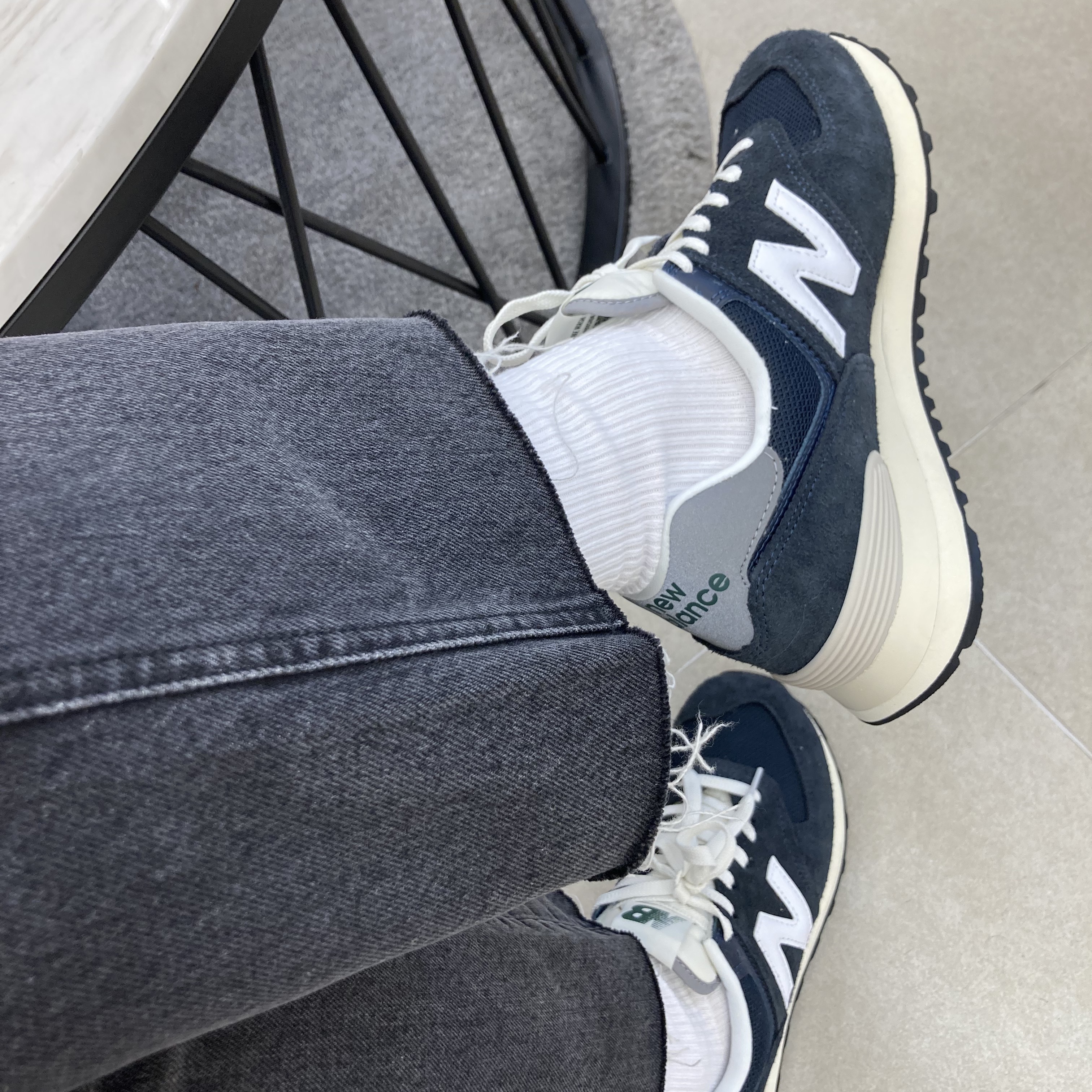 New Balance 574 Heritage Navy 착용 스타일