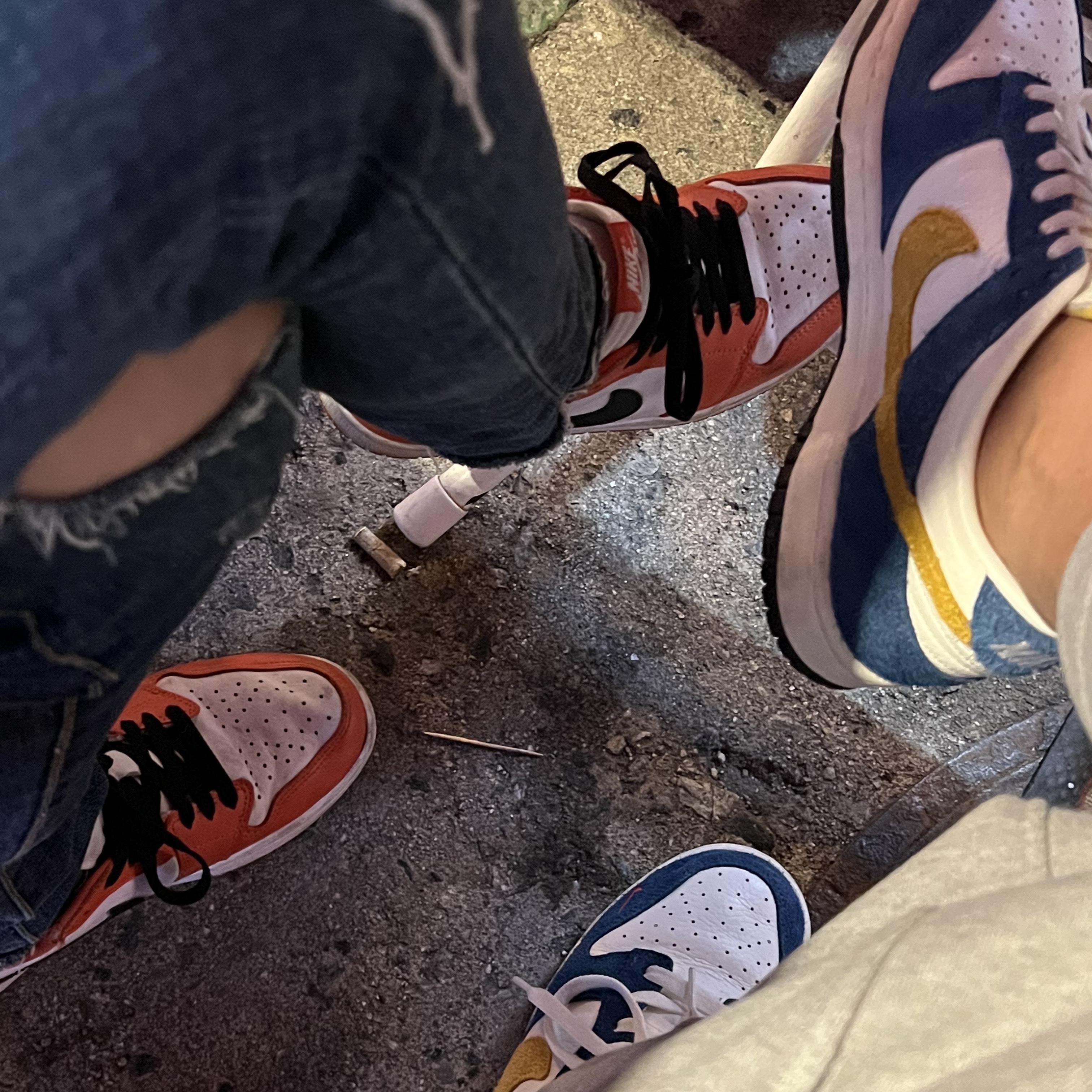 Nike x Kasina Dunk Low 80's Bus, Jordan 1 Low OG Starfish 착용 스타일