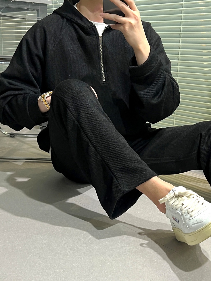 Autry Medalist Low Leather Sneakers White 착용 스타일 - 2