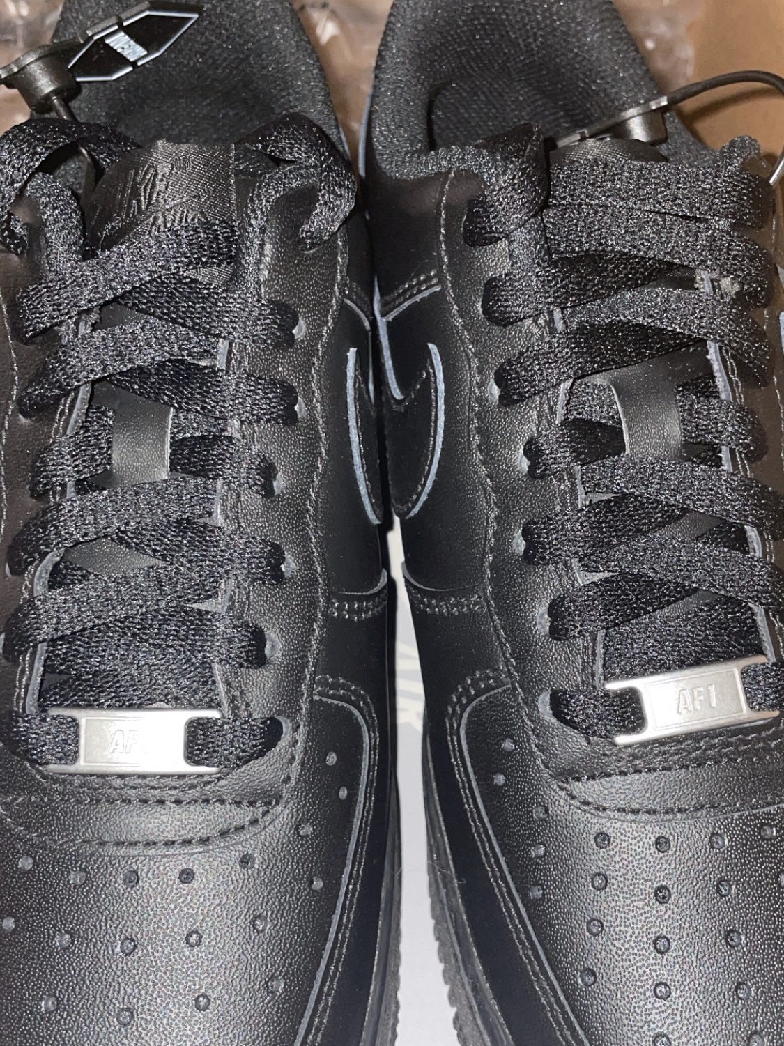(W) Nike Air Force 1 '07 Low Triple Black 착용 스타일