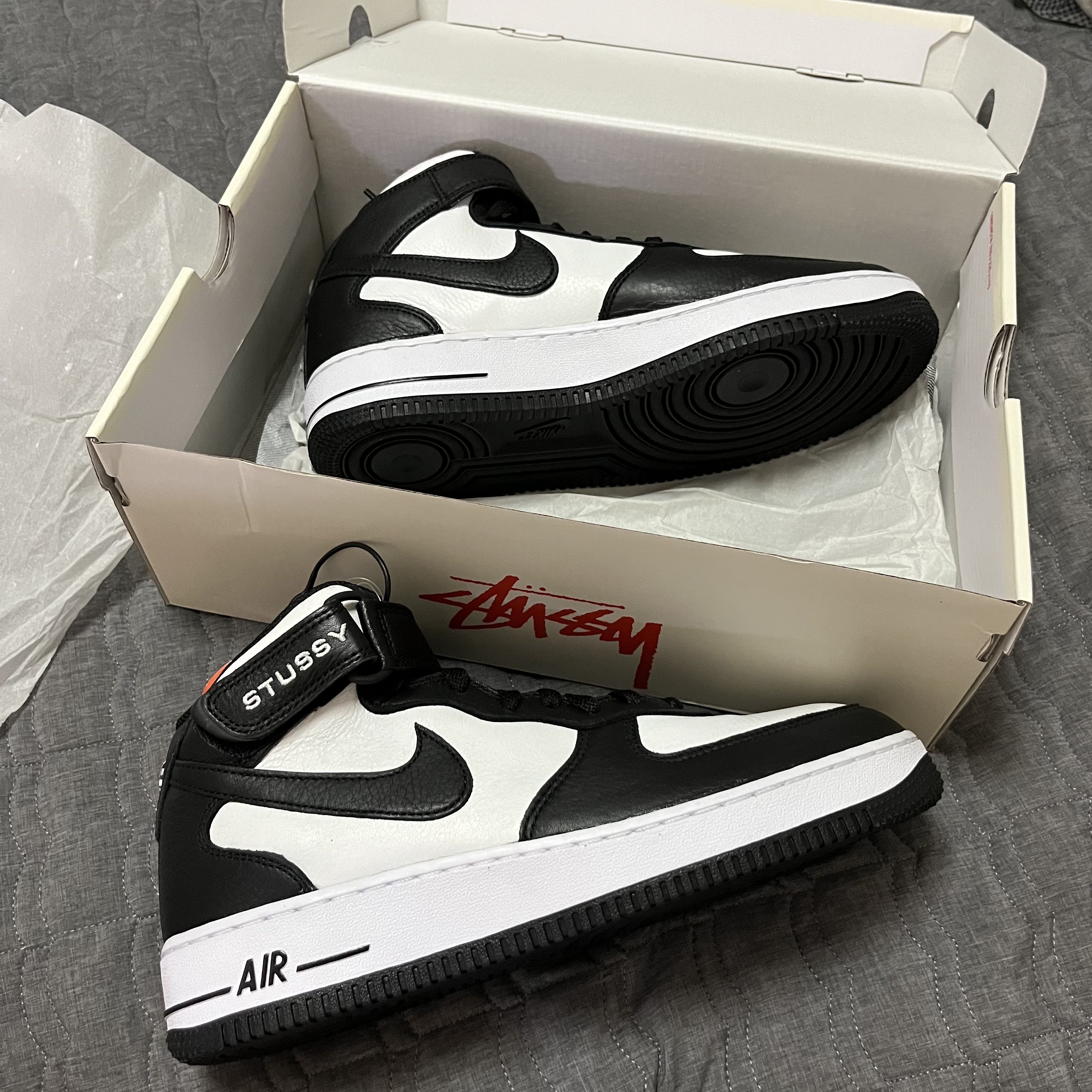 Nike x Stussy Air Force 1 '07 Mid SP Black and Light Bone 착용 스타일 - 4