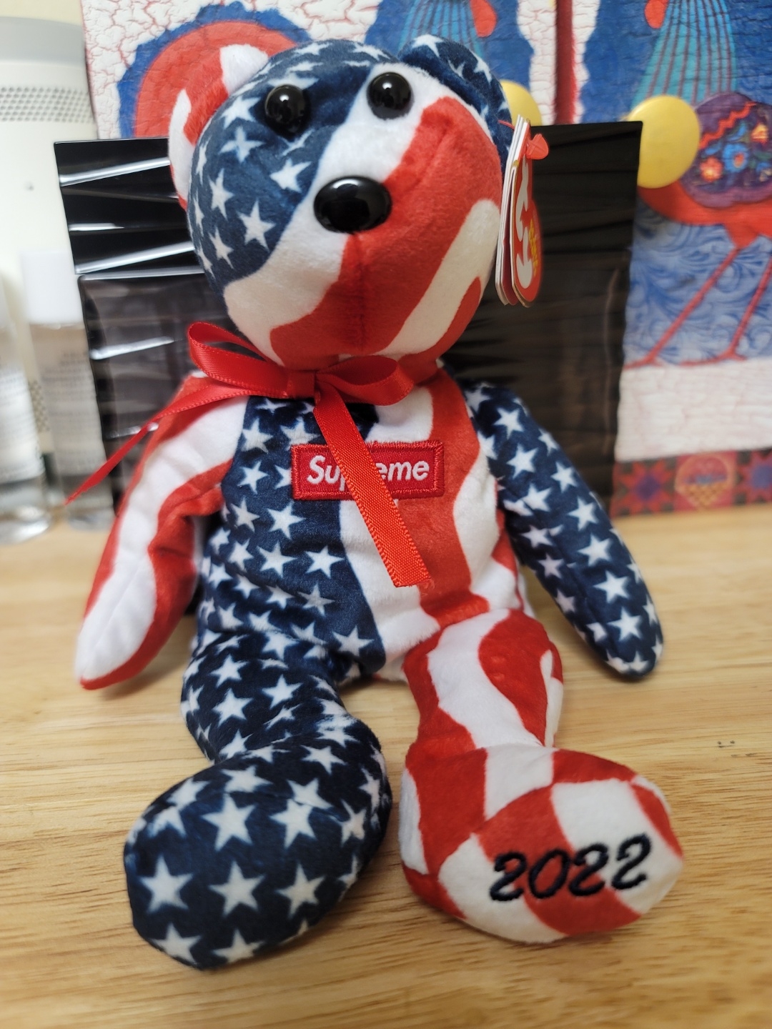 Supreme Ty Beanie Baby Flag - 22FW 착용 스타일