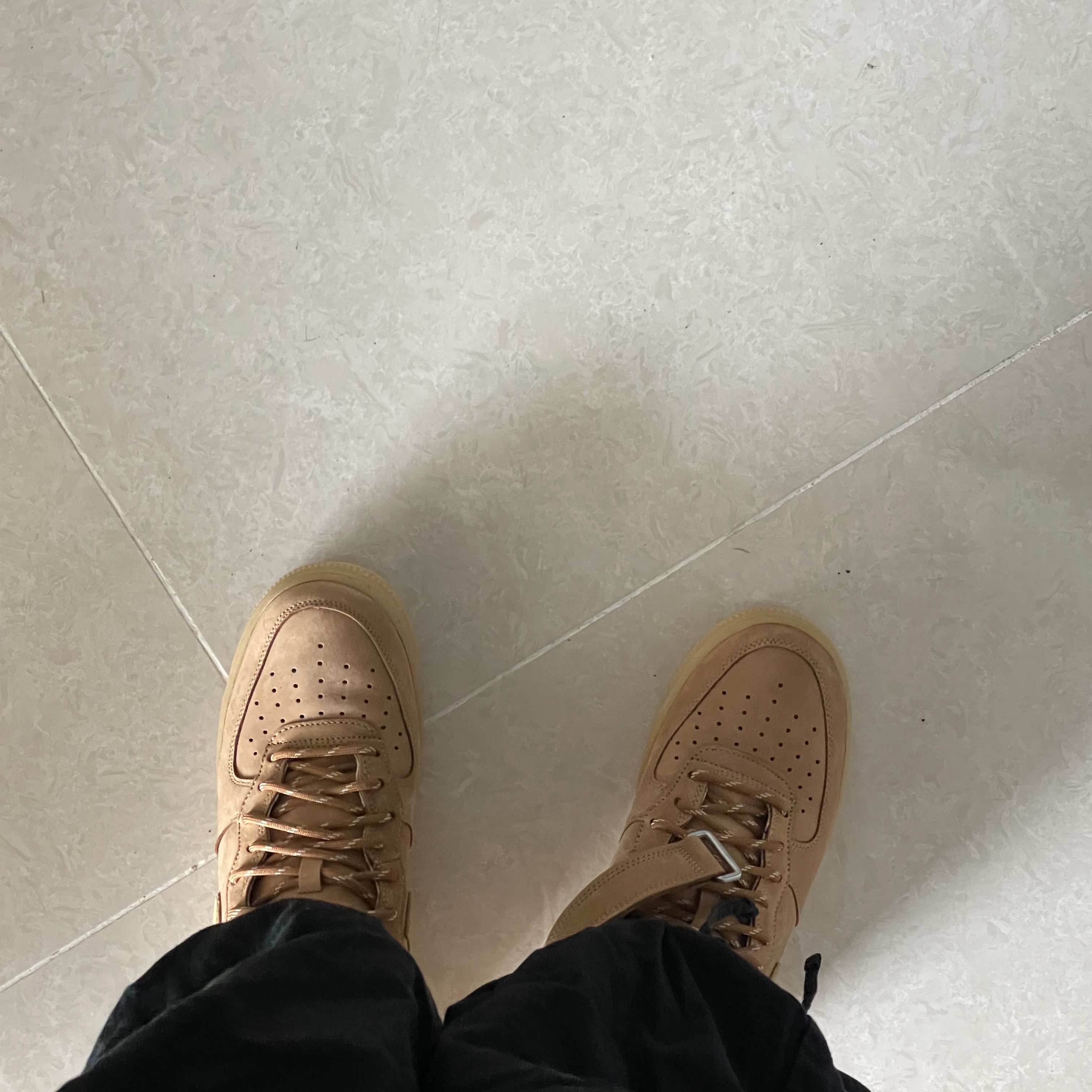 Nike Air Force 1 Mid '07 WB Flax 착용 스타일 - 2