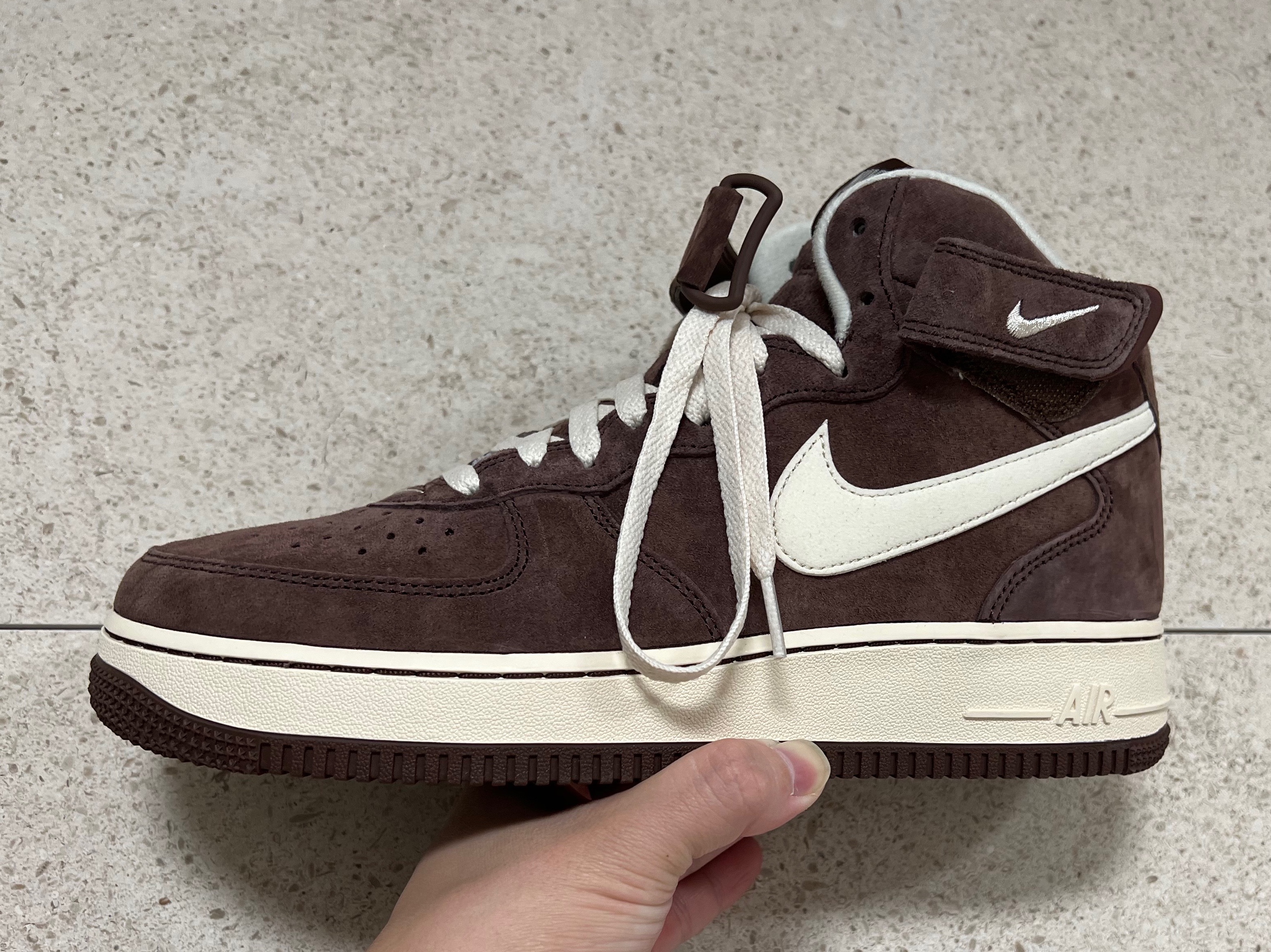 Nike Air Force 1 Mid '07 QS Chocolate 착용 스타일 - 1