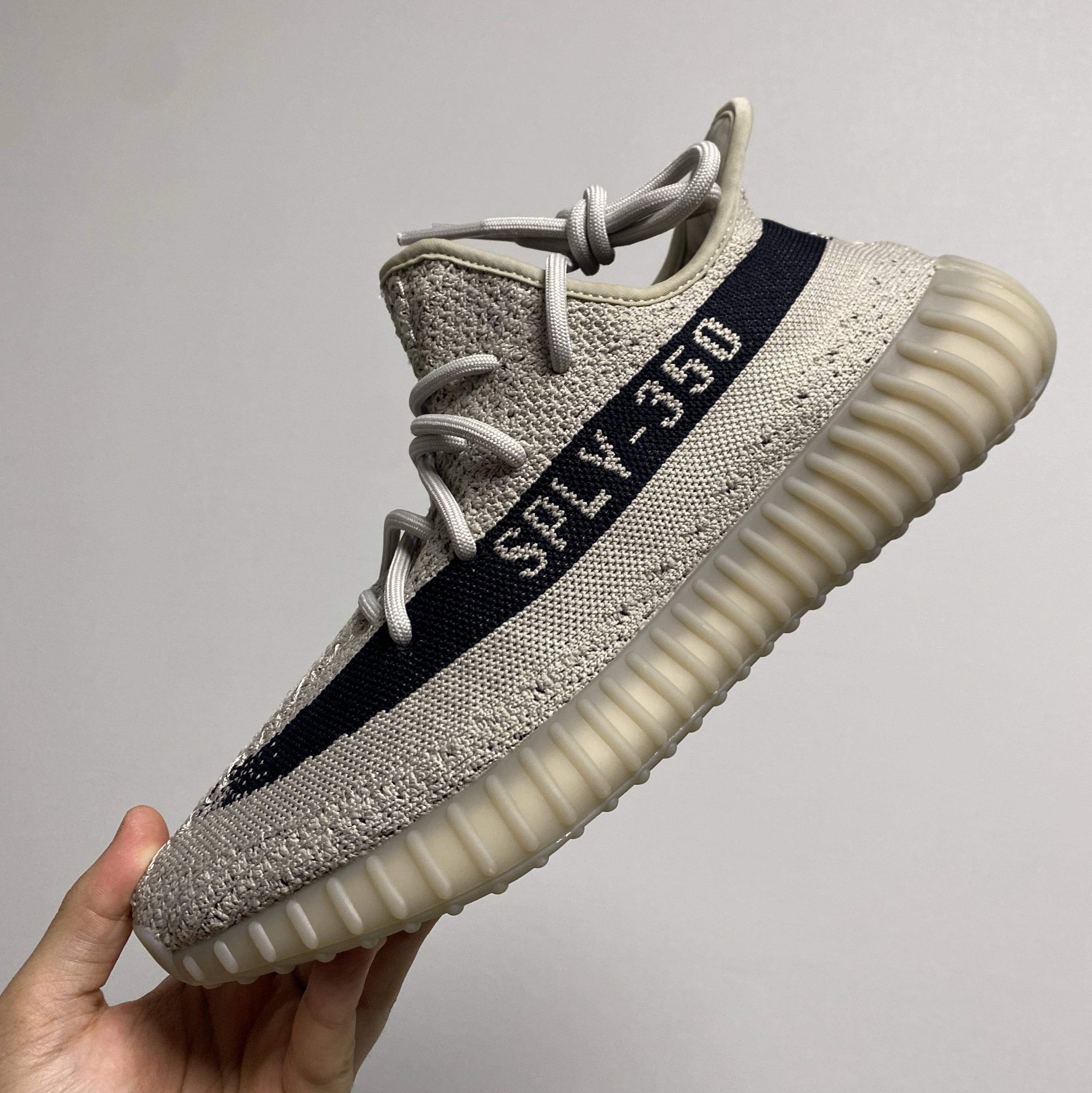 Adidas Yeezy Boost 350 V2 Slate Core Black 2022/2023 착용 스타일