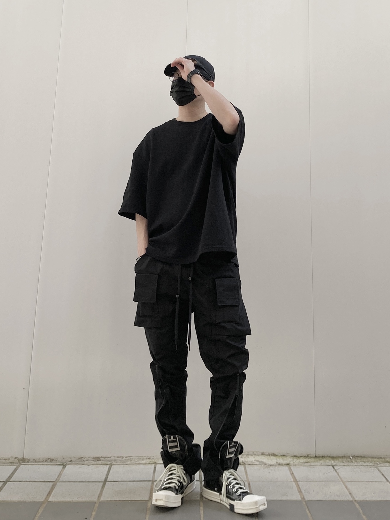 Converse x Drkshdw Turbodrk Chuck 70 Hi Black Lacquered Denim 착용 스타일 - 2