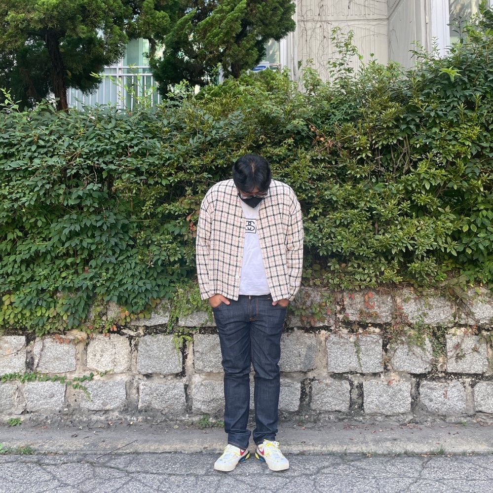 Nike x Off-White Blazer Low '77 White and University Red, Stussy Squared T-Shirt White 착용 스타일 - 1