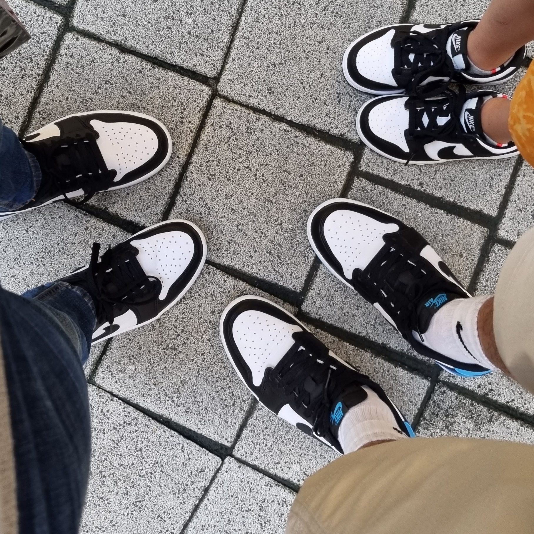 Jordan 1 Retro Low OG Black and Dark Powder Blue, (W) Jordan 1 Retro Low OG Black and Dark Powder Blue 착용 스타일 - 1