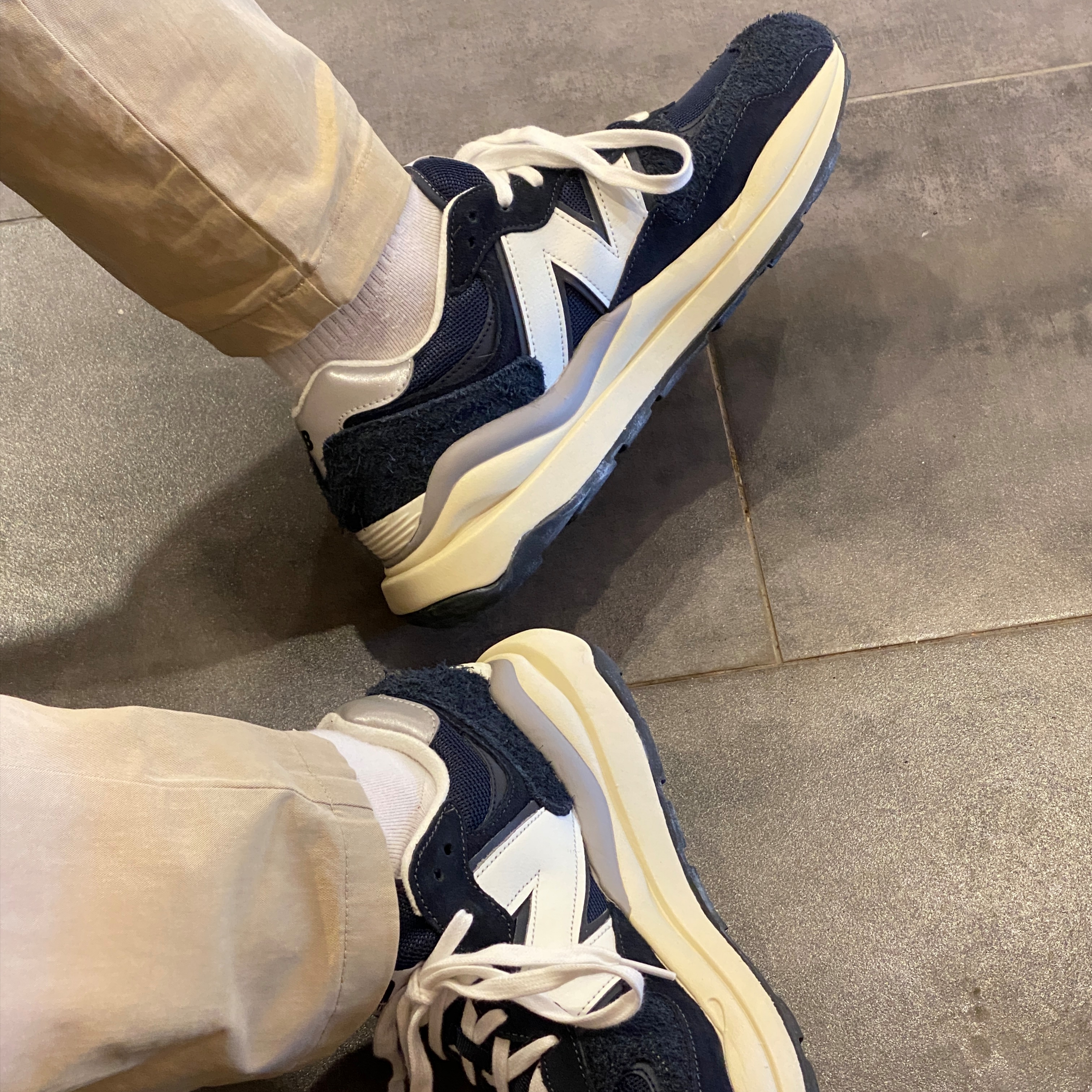 New Balance 5740 Vintage Lux Eclipse 착용 스타일 - 2