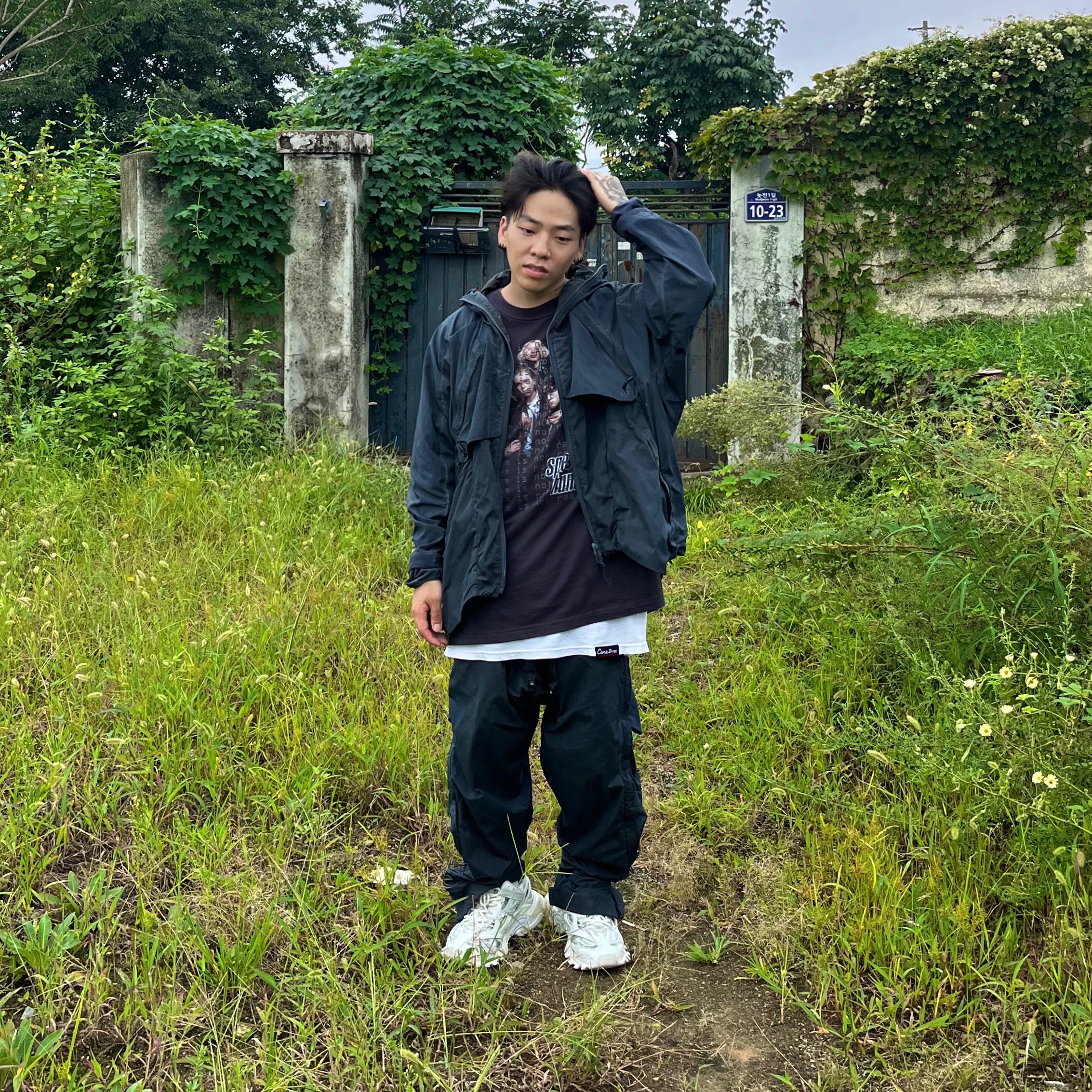 Balenciaga Track.2 Sneakers White 착용 스타일 - 2