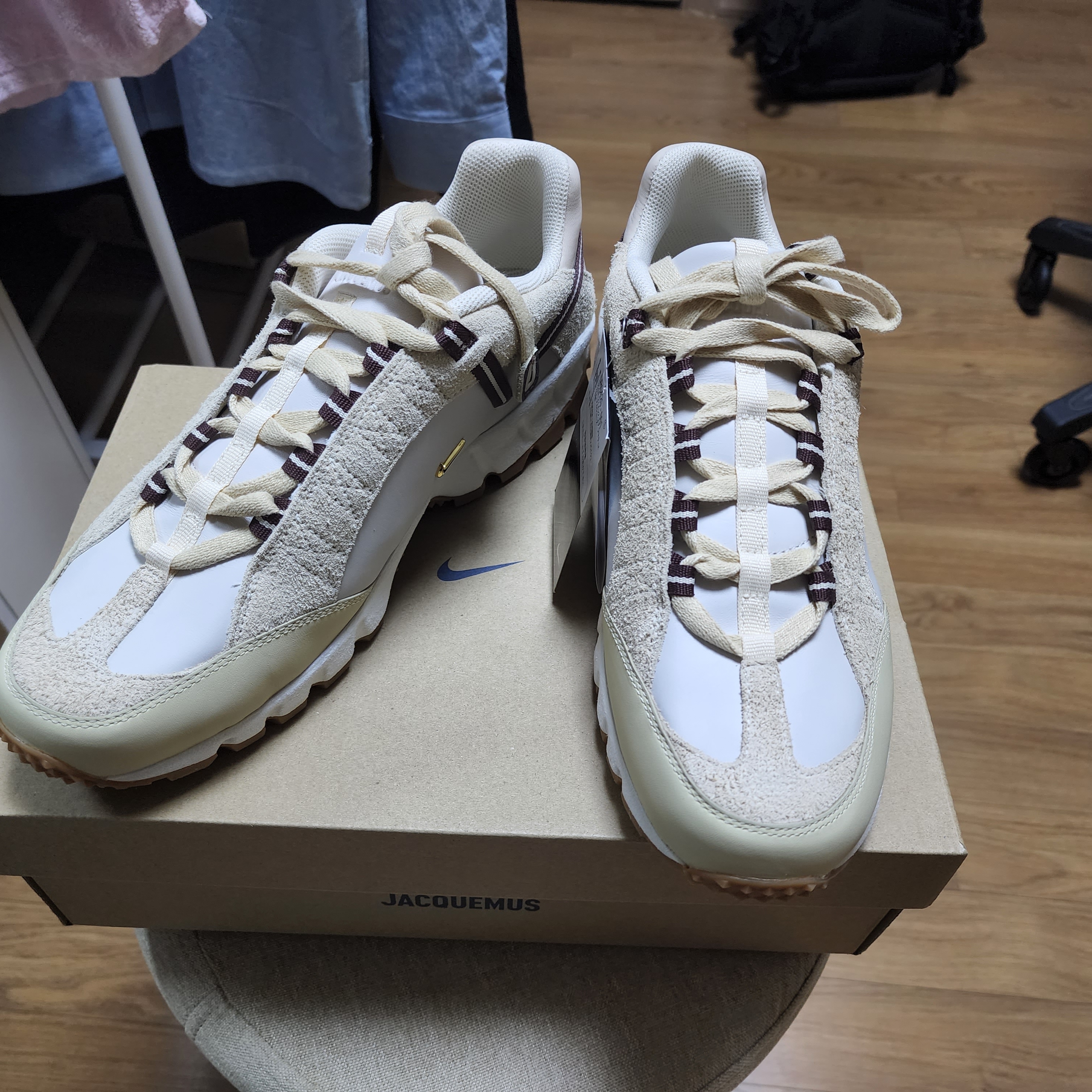 Nike x Jacquemus Air Humara LX Light Bone and Gold 착용 스타일 - 1