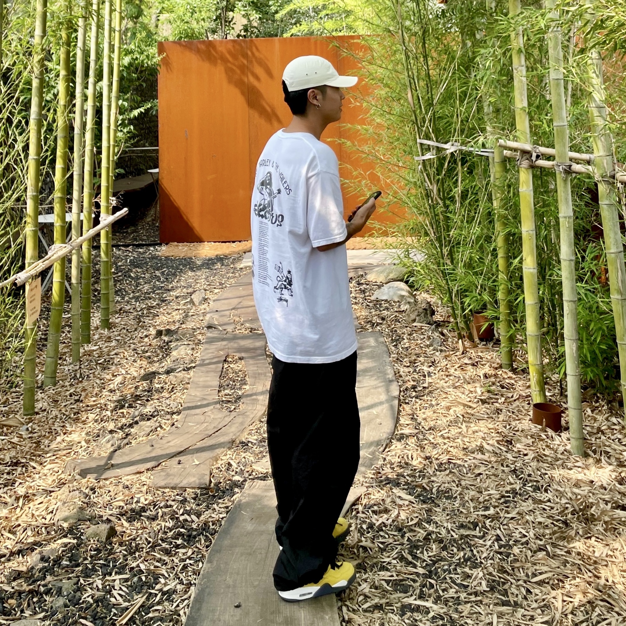 Stussy Exodus T-Shirt White, Supreme x Stone Island Reactive Ice Camo Ripstop Camp Cap Tan - 22SS 착용 스타일 - 1