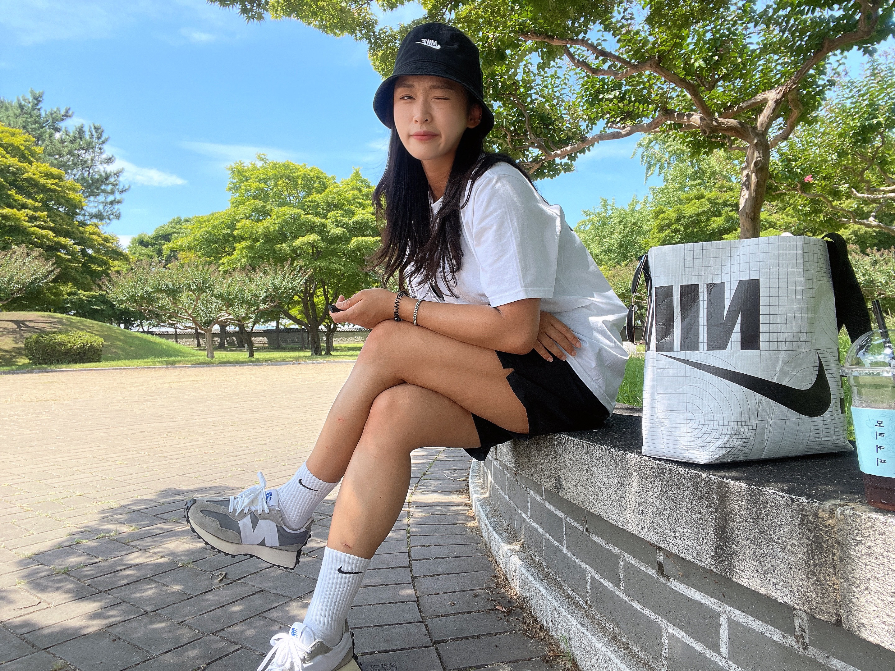 New Balance 327 Grey, Stussy 8 Ball T-Shirt White - 22SS 착용 스타일 - 2