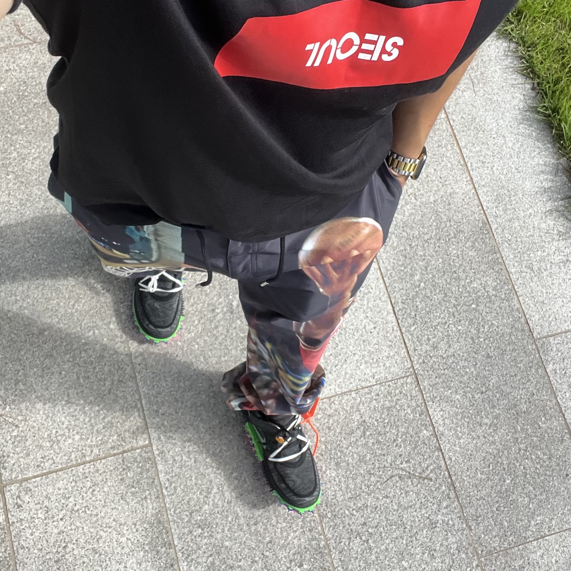 Nike x Off-White Air Force 1 Mid SP Black 착용 스타일 - 5