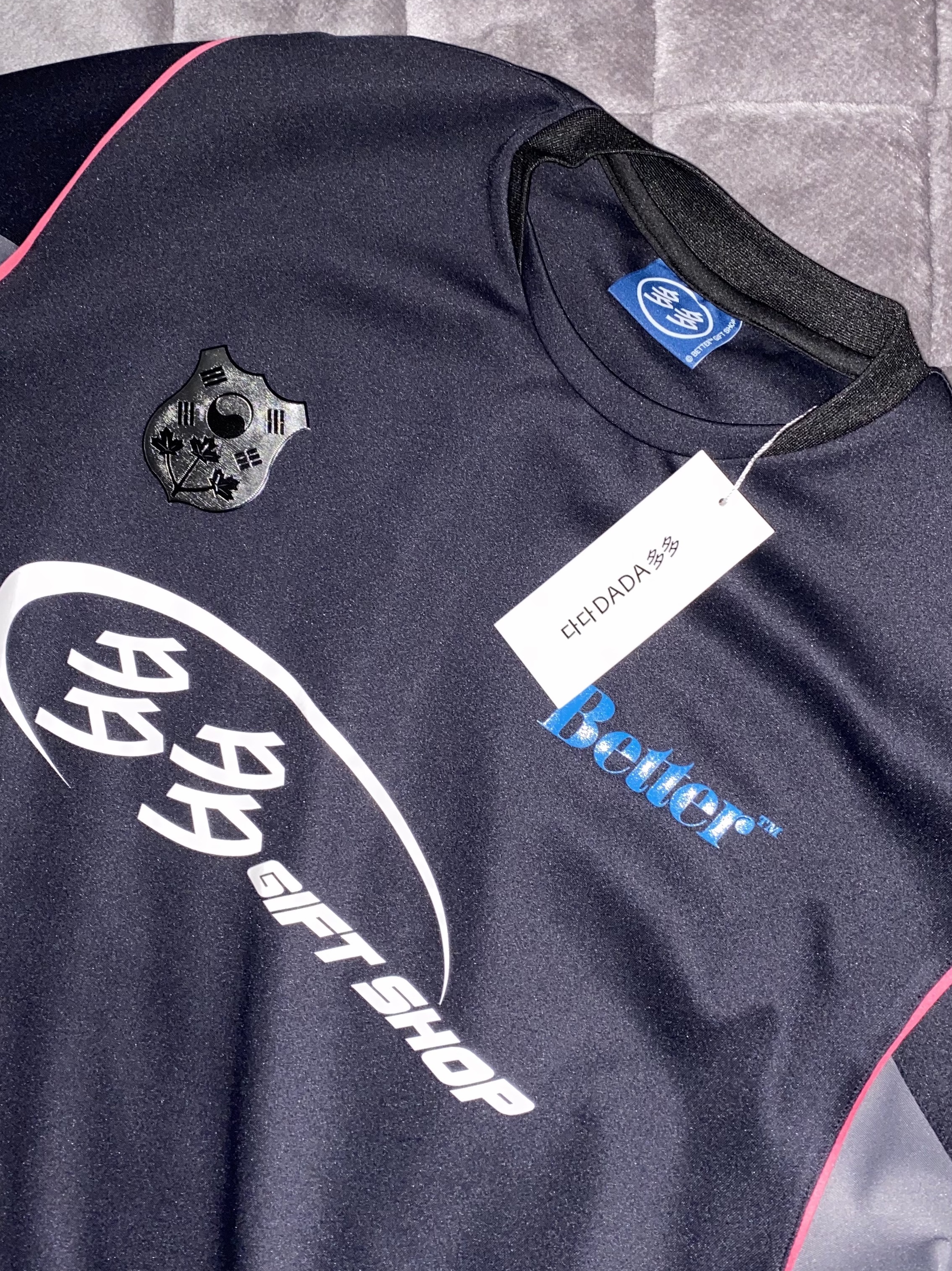 Dada x Better Gift Shop Football Jersey Black 착용 스타일 - 3