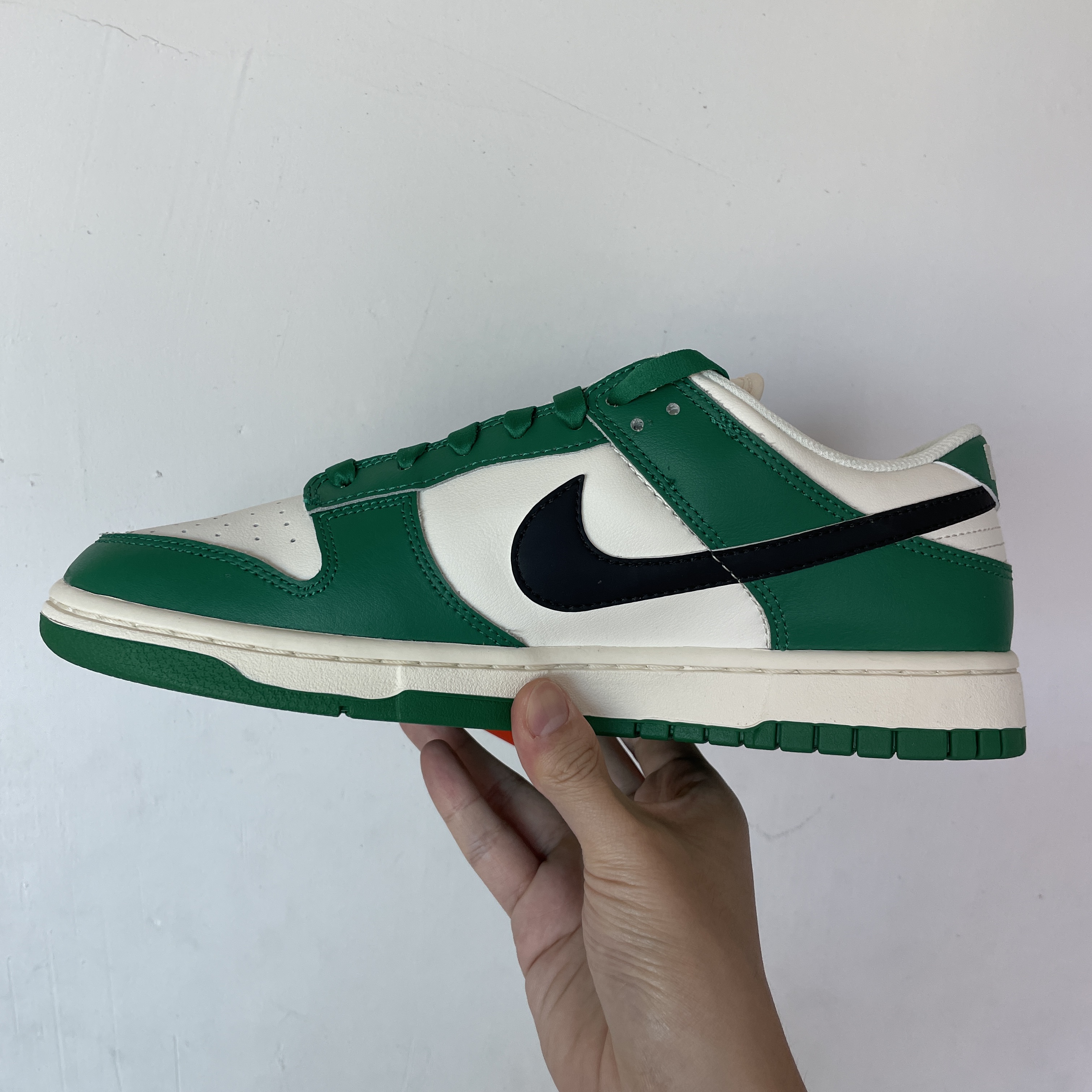 Nike Dunk Low Retro SE Jackpot Malachite 착용 스타일 - 2