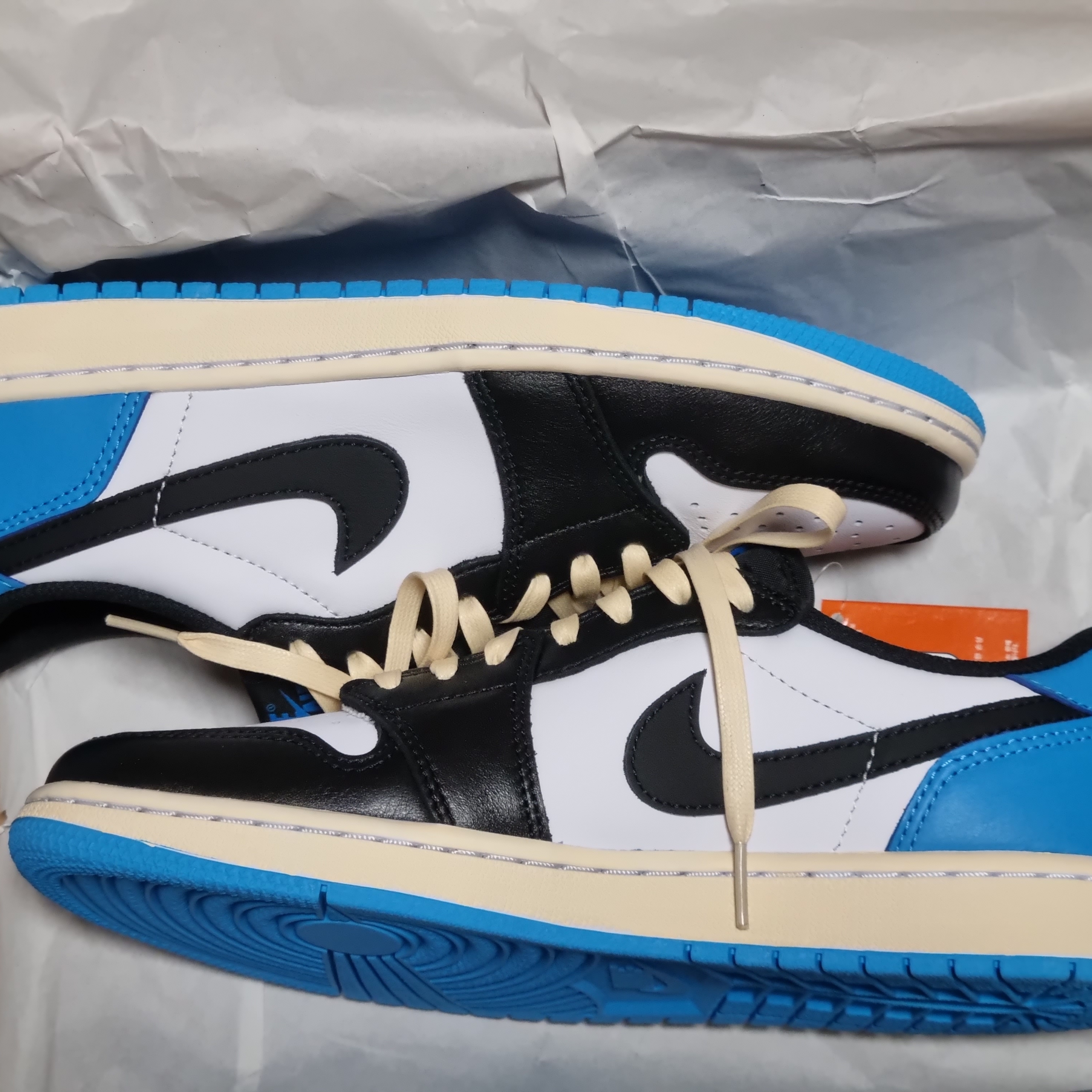 Jordan 1 x Travis Scott x Fragment Retro Low OG SP Military Blue, Jordan 1 Retro Low OG Black and Dark Powder Blue 착용 스타일 - 3