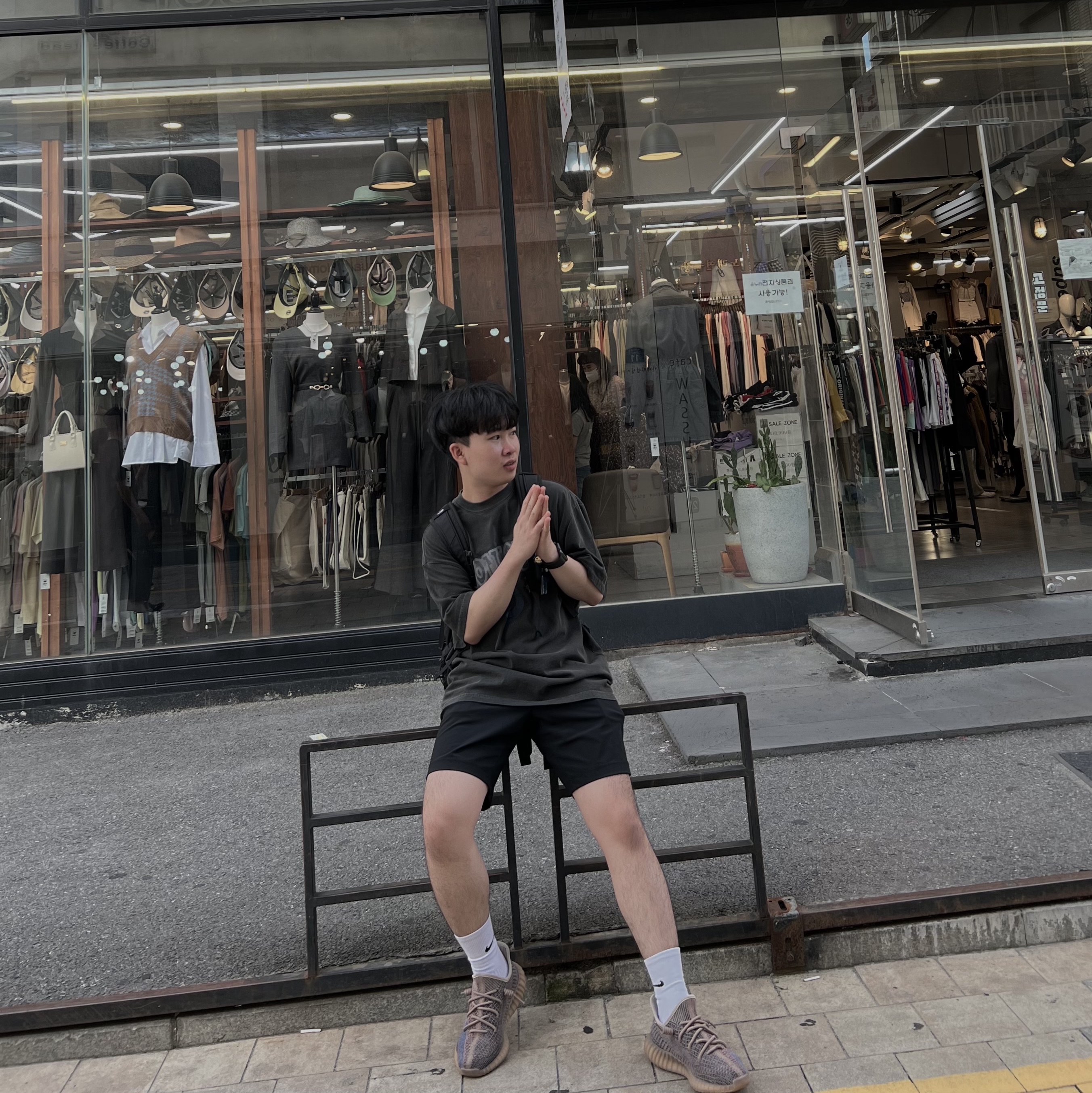 Adidas Yeezy Boost 350 V2 Fade 착용 스타일 - 2