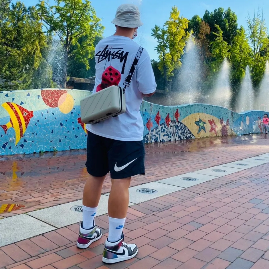 Stussy Fuzzy Dice T-Shirt White, Nike x Stussy Water Shorts Off Noir 착용 스타일