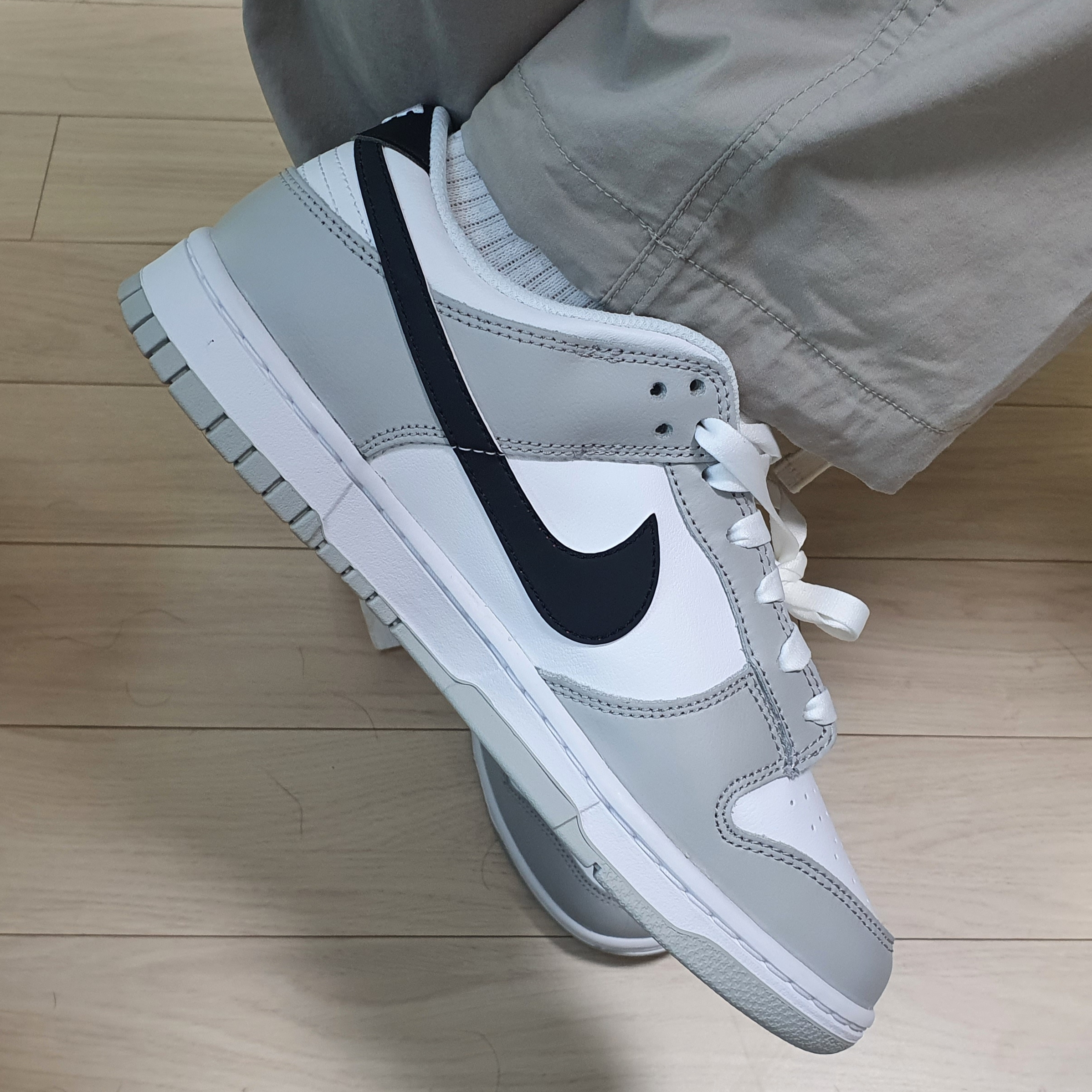 Nike Dunk Low Retro SE Jackpot Grey Fog 착용 스타일 - 2