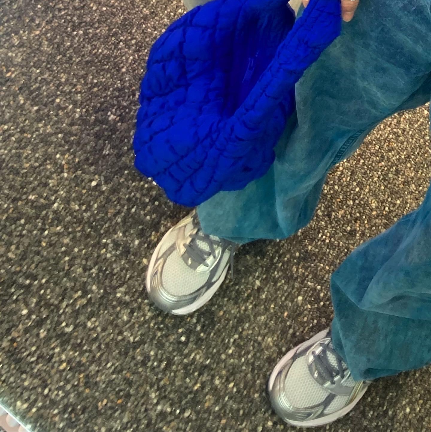 Asics Gel-1130 Polar Shade Pure Silver, COS Quilted Mini Bag Blue 착용 스타일