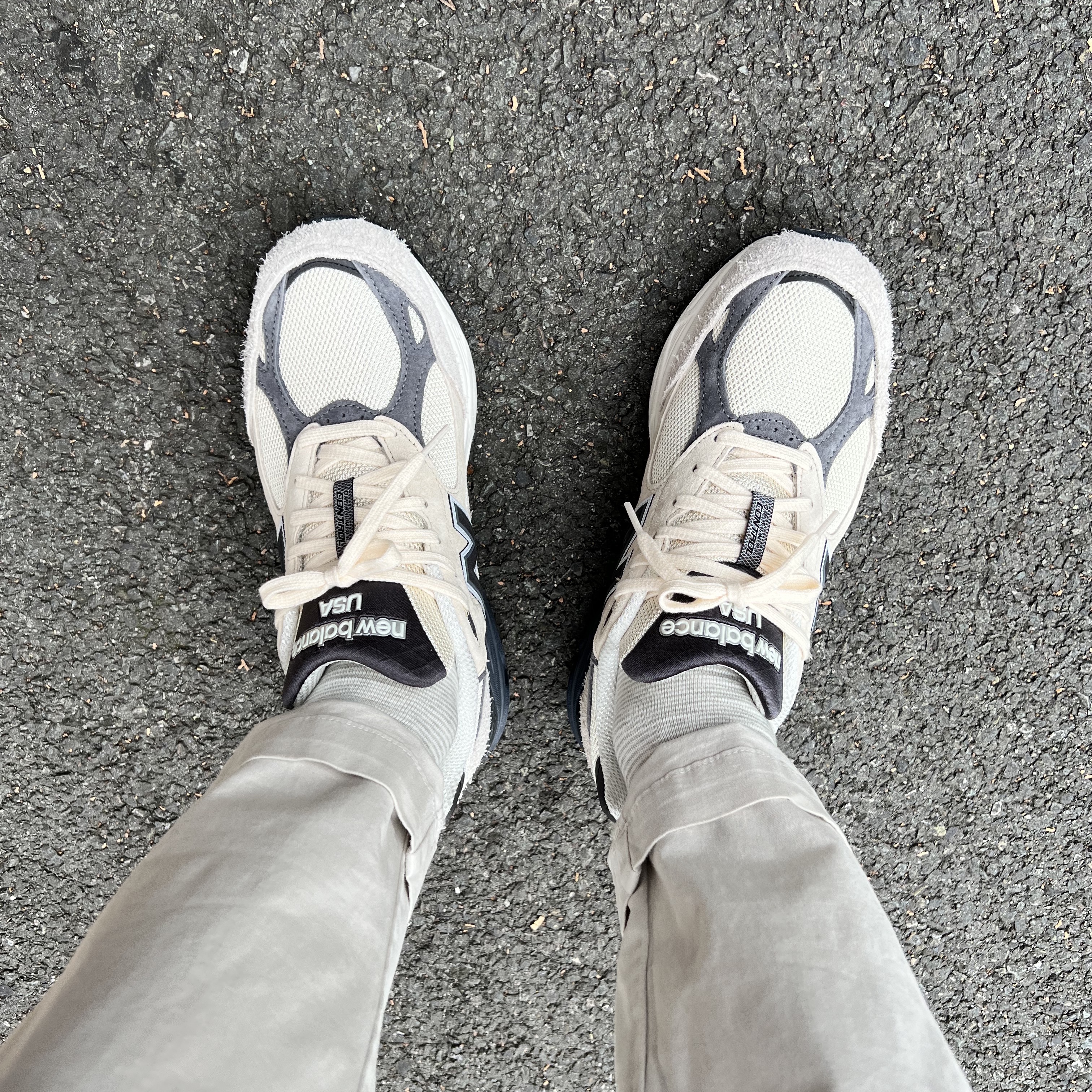 New Balance 990v3 Made in USA Moonbeam Macadamia Nut 착용 스타일 - 2