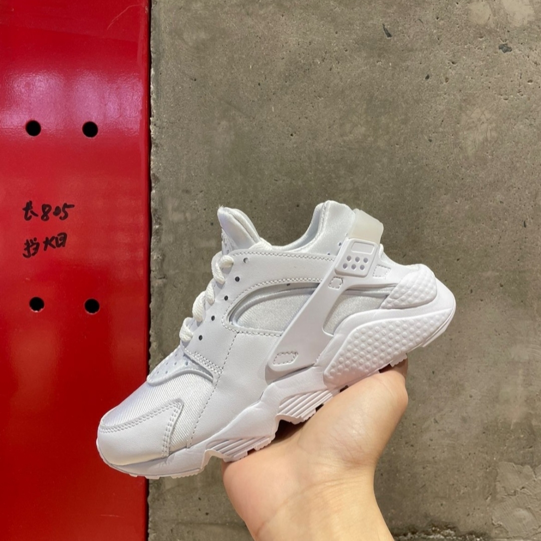 Nike Air Huarache White Pure Platinum 착용 스타일