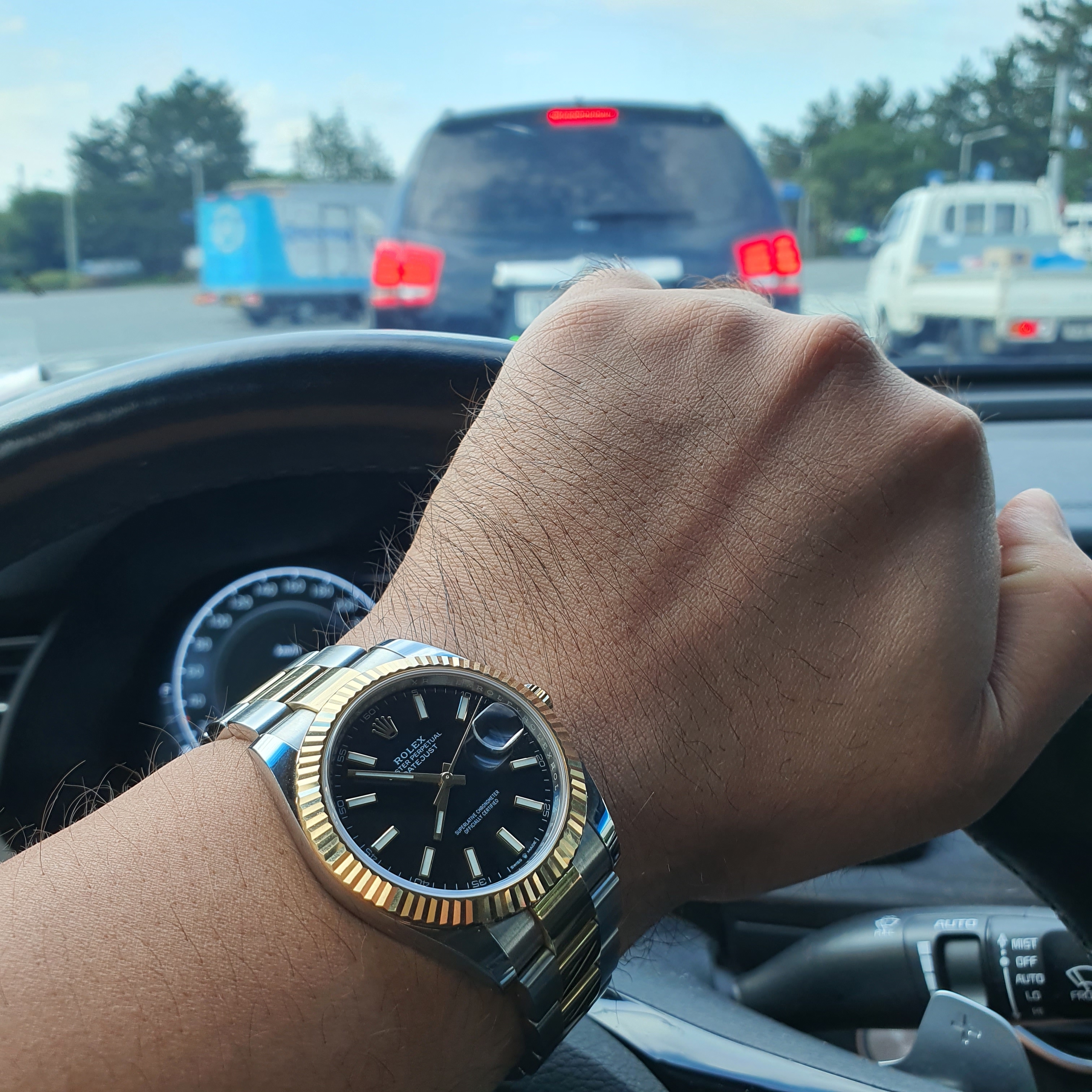 Rolex Datejust 41mm 126333 Bright Black Oyster 착용 스타일