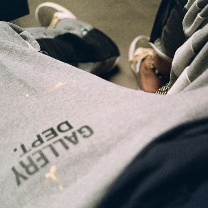 Jordan 1 x Travis Scott Retro Low OG SP Sail and Ridgerock 착용 스타일