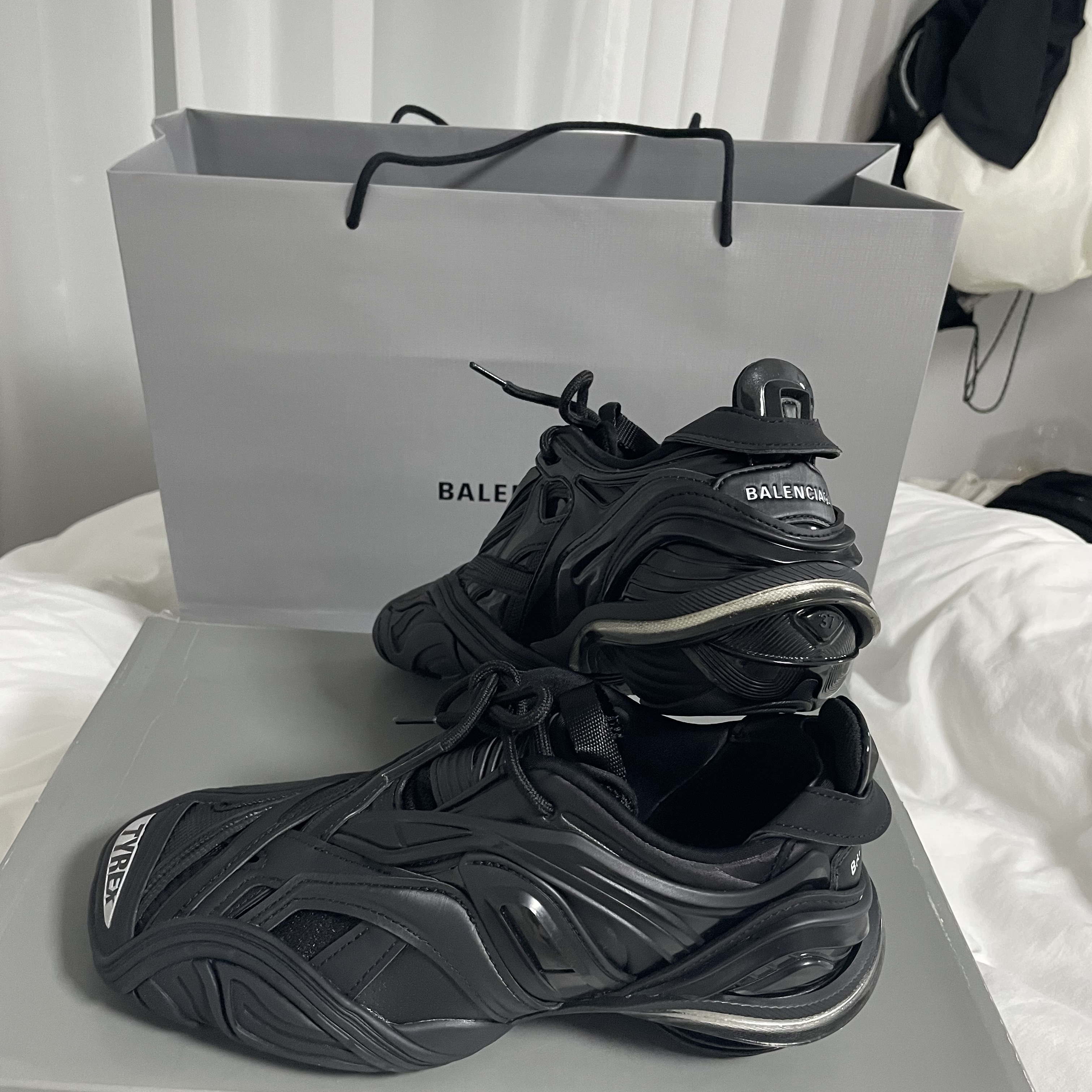 Balenciaga Tyrex Sneakers Black 착용 스타일 - 4