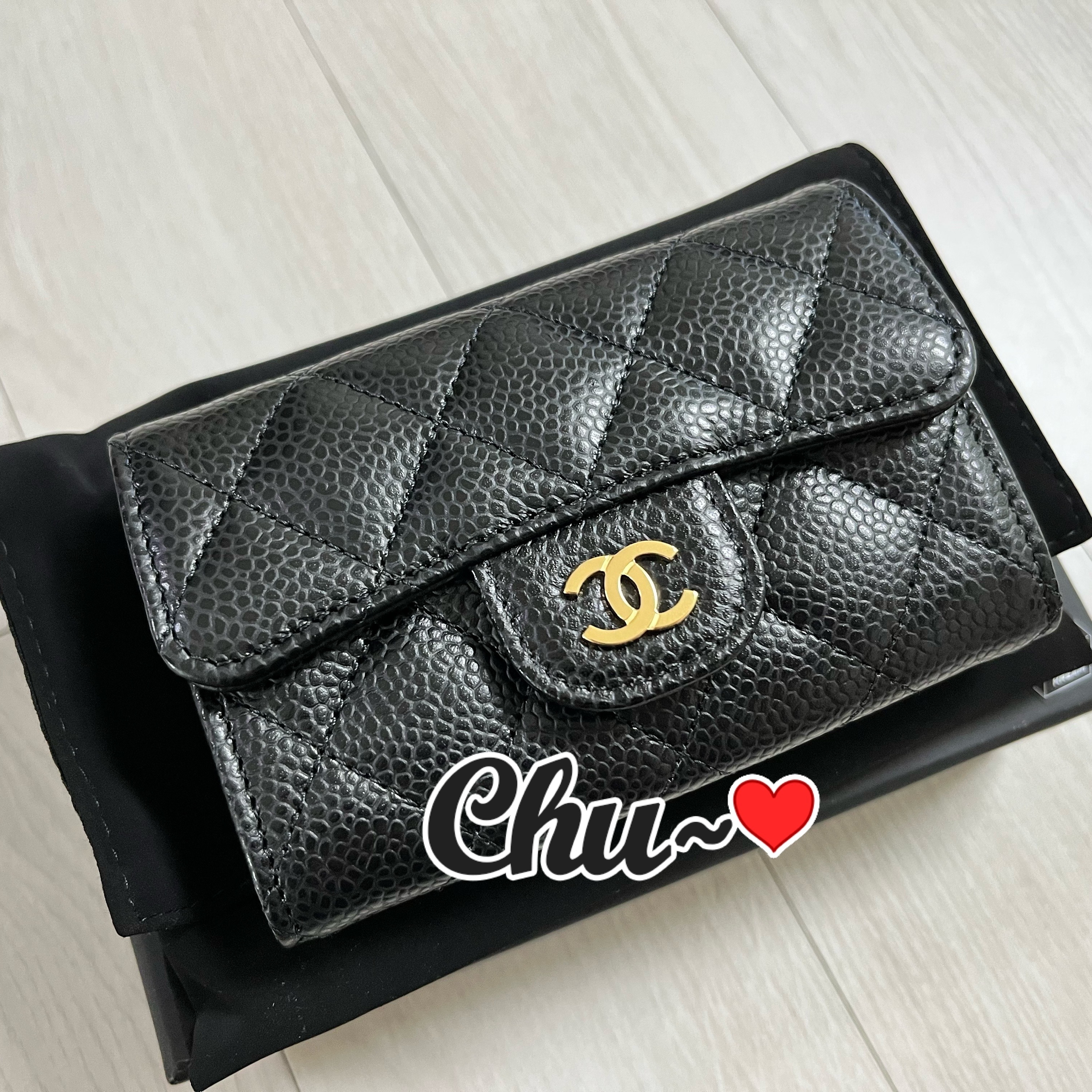 Chanel Classic Card Holder Grained Calfskin & Gold Black 착용 스타일 - 1