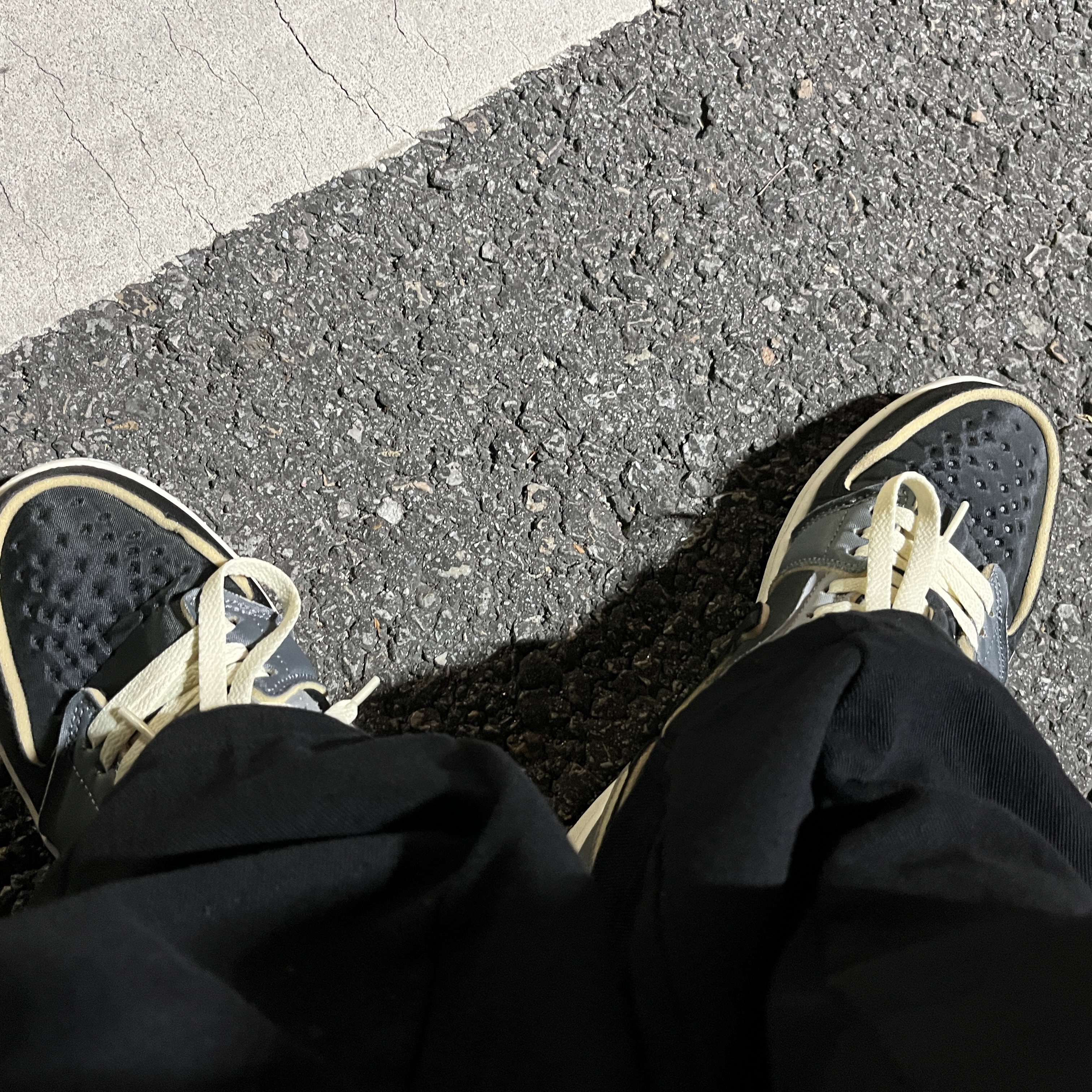 Jordan 1 Retro Low OG EX Black and Smoke Grey 착용 스타일
