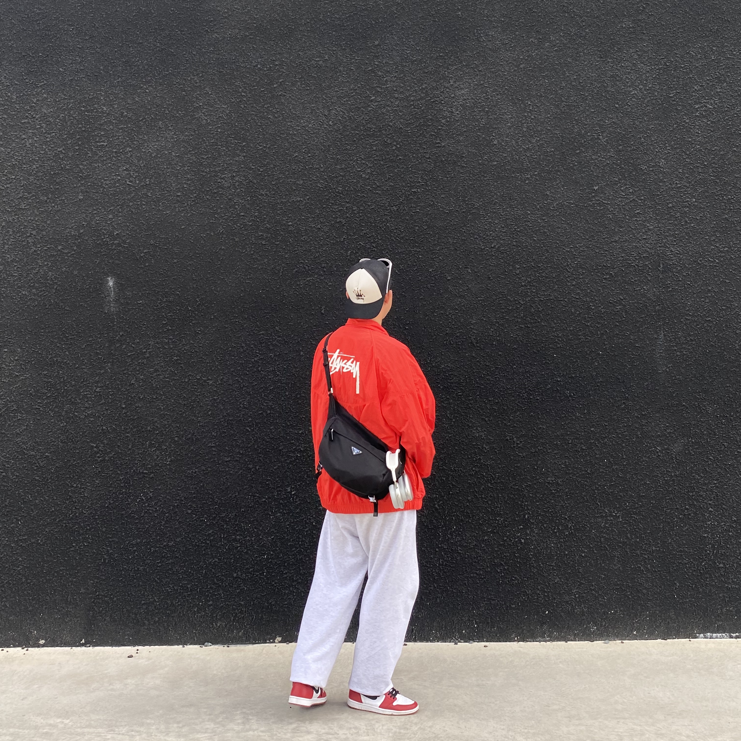Nike x Stussy Windrunner Jacket Habanero Red, Jordan 1 Retro High OG Chicago 2015 착용 스타일