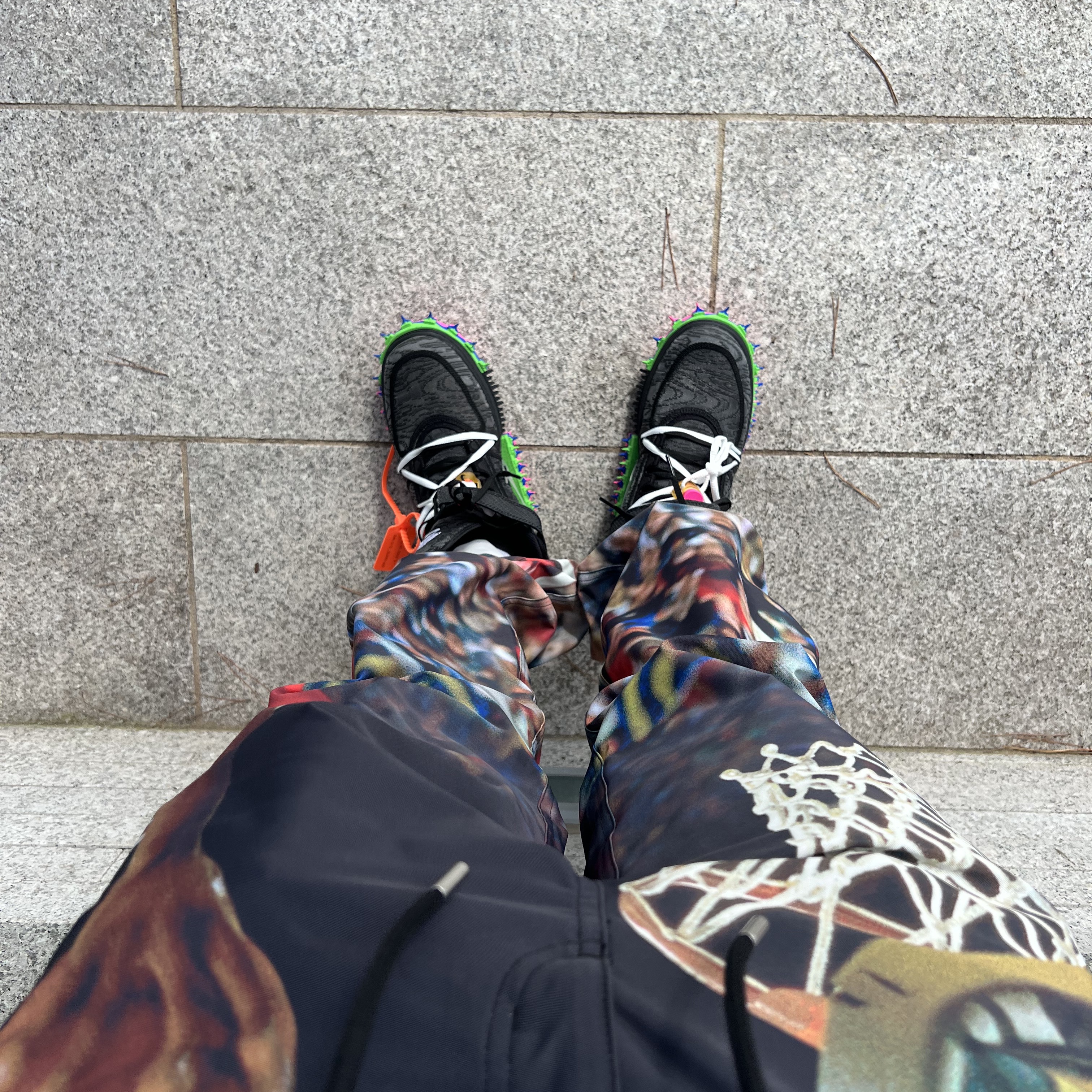 Nike x Off-White Air Force 1 Mid SP Black 착용 스타일 - 4