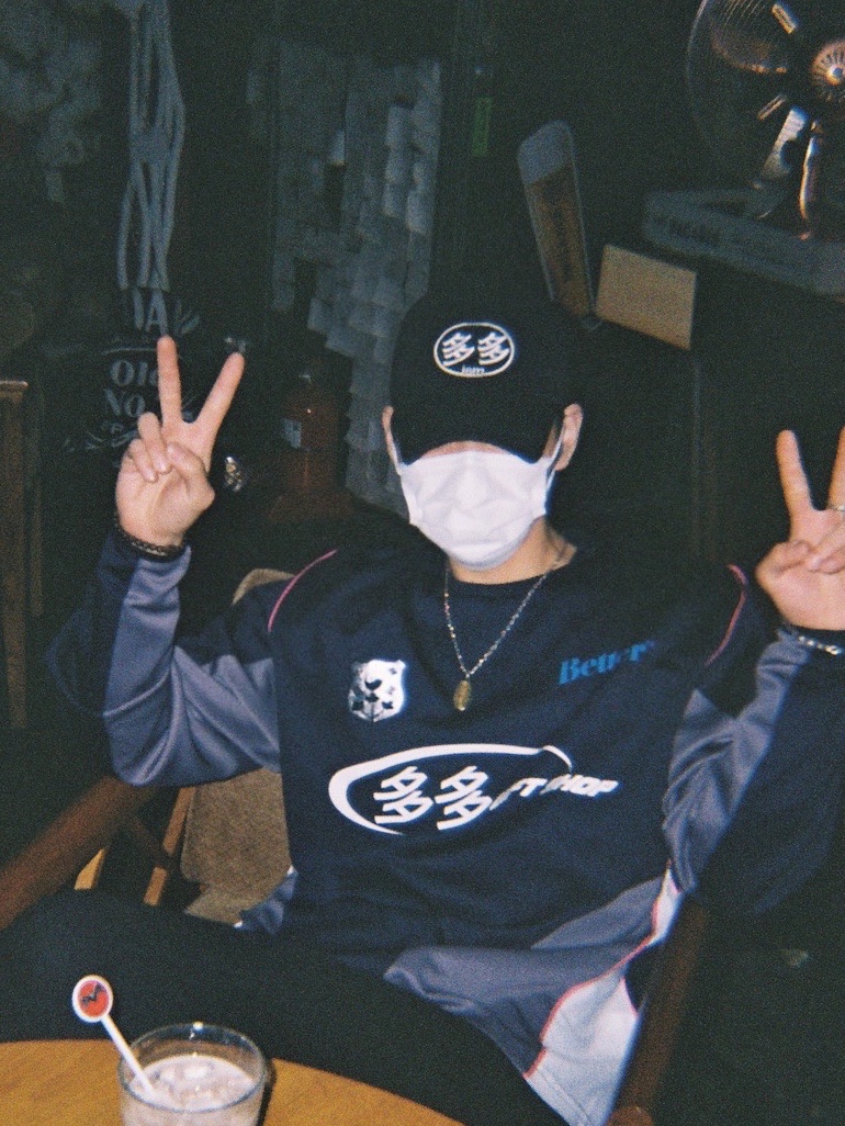 Dada x Better Gift Shop Football Jersey Black 착용 스타일 - 2