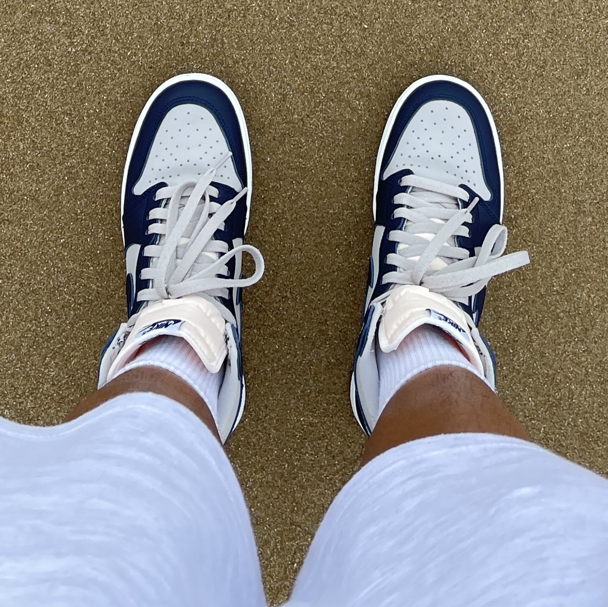 Jordan 1 High 85 College Navy 착용 스타일 - 1