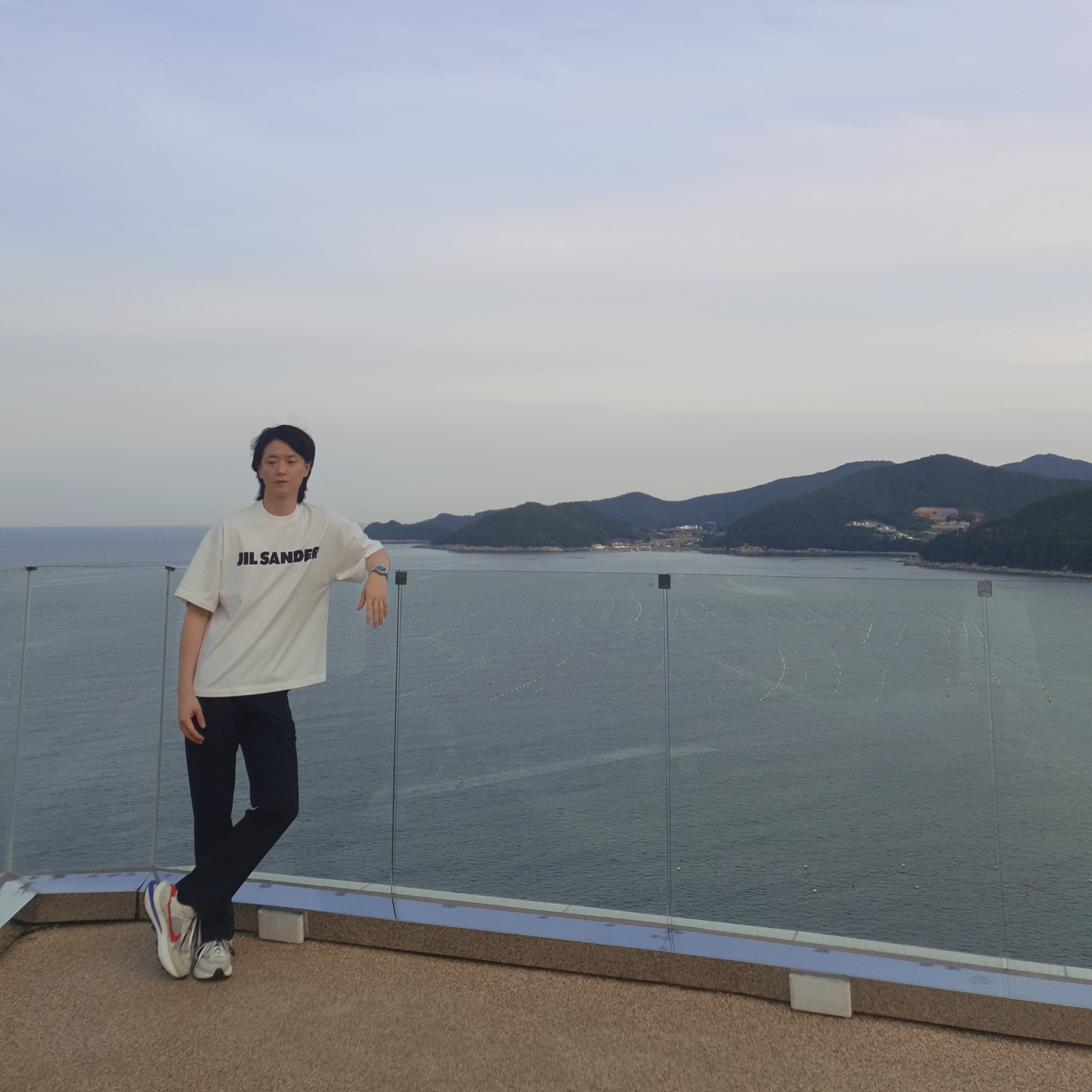 Jil Sander Logo T-Shirt Natural - 22FW, Nike x Sacai VaporWaffle Royal Fuchsia 착용 스타일 - 1