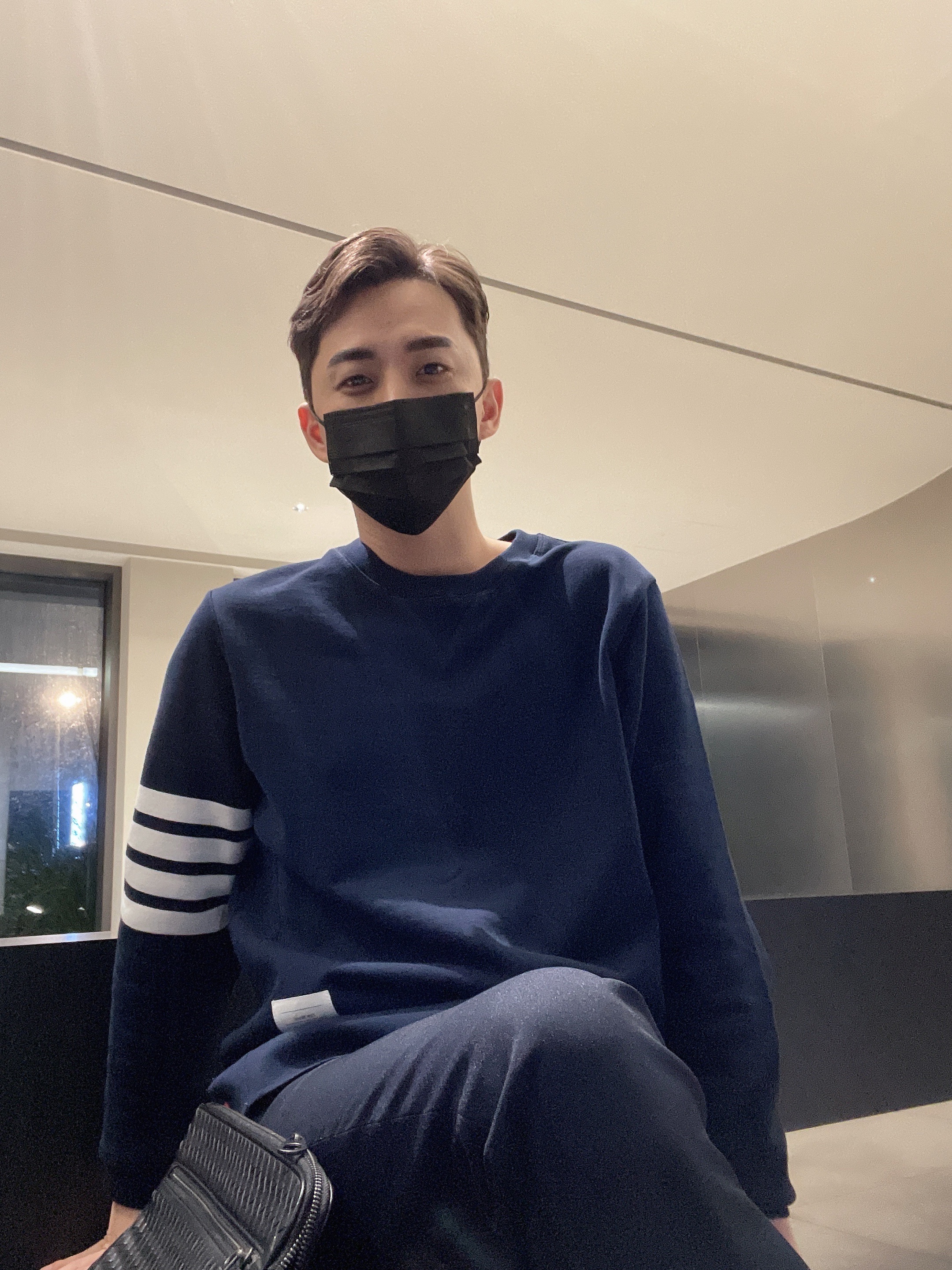 Thom Browne Engineered 4-Bar Sweatshirt Navy, Cartier Ballon Bleu Watch 40 Automatic Steel Bracelet Steel 착용 스타일 - 1