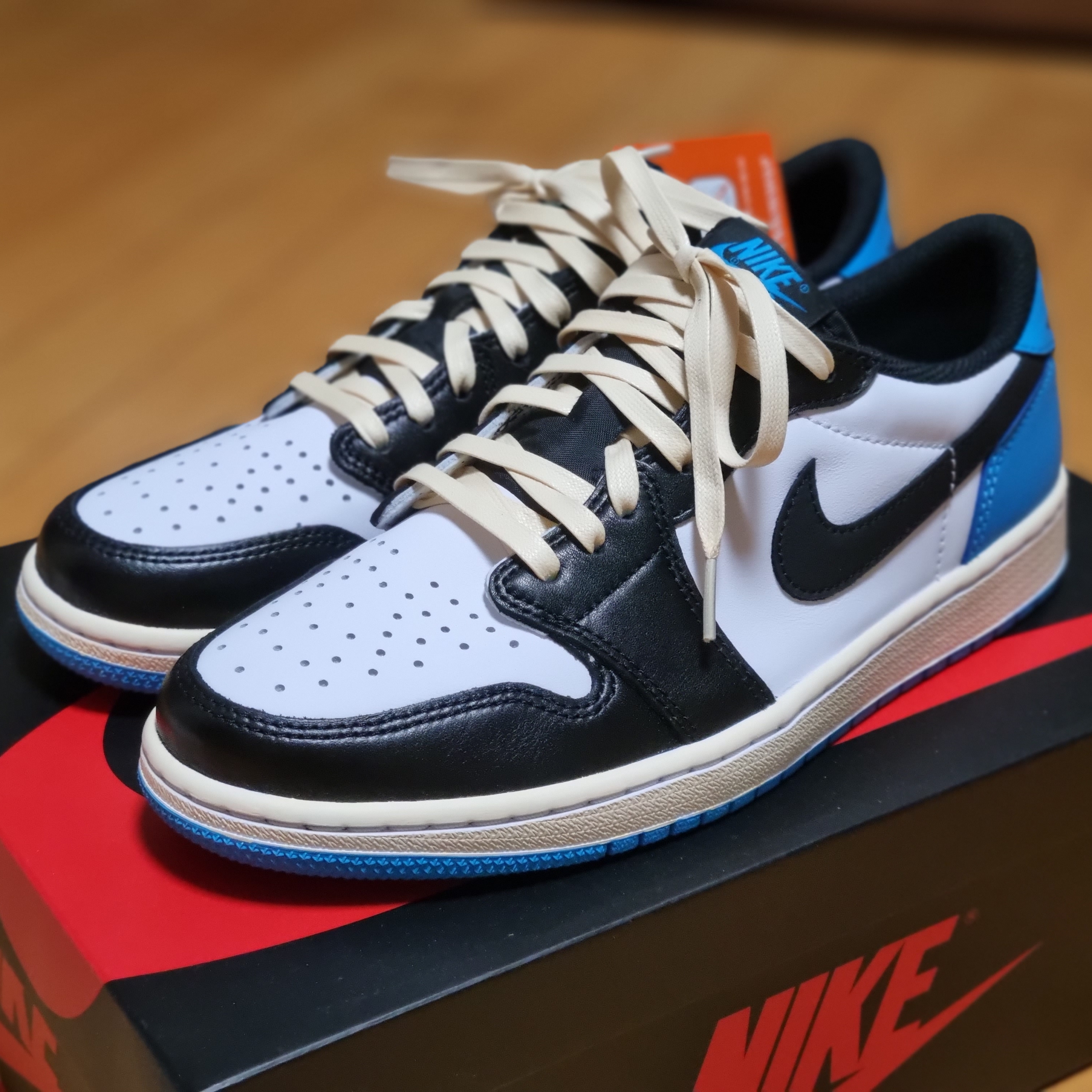 Jordan 1 x Travis Scott x Fragment Retro Low OG SP Military Blue, Jordan 1 Retro Low OG Black and Dark Powder Blue 착용 스타일 - 2