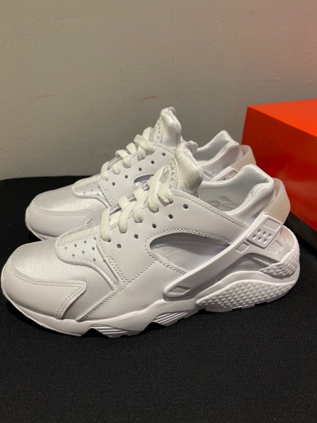 Nike Air Huarache White Pure Platinum 착용 스타일