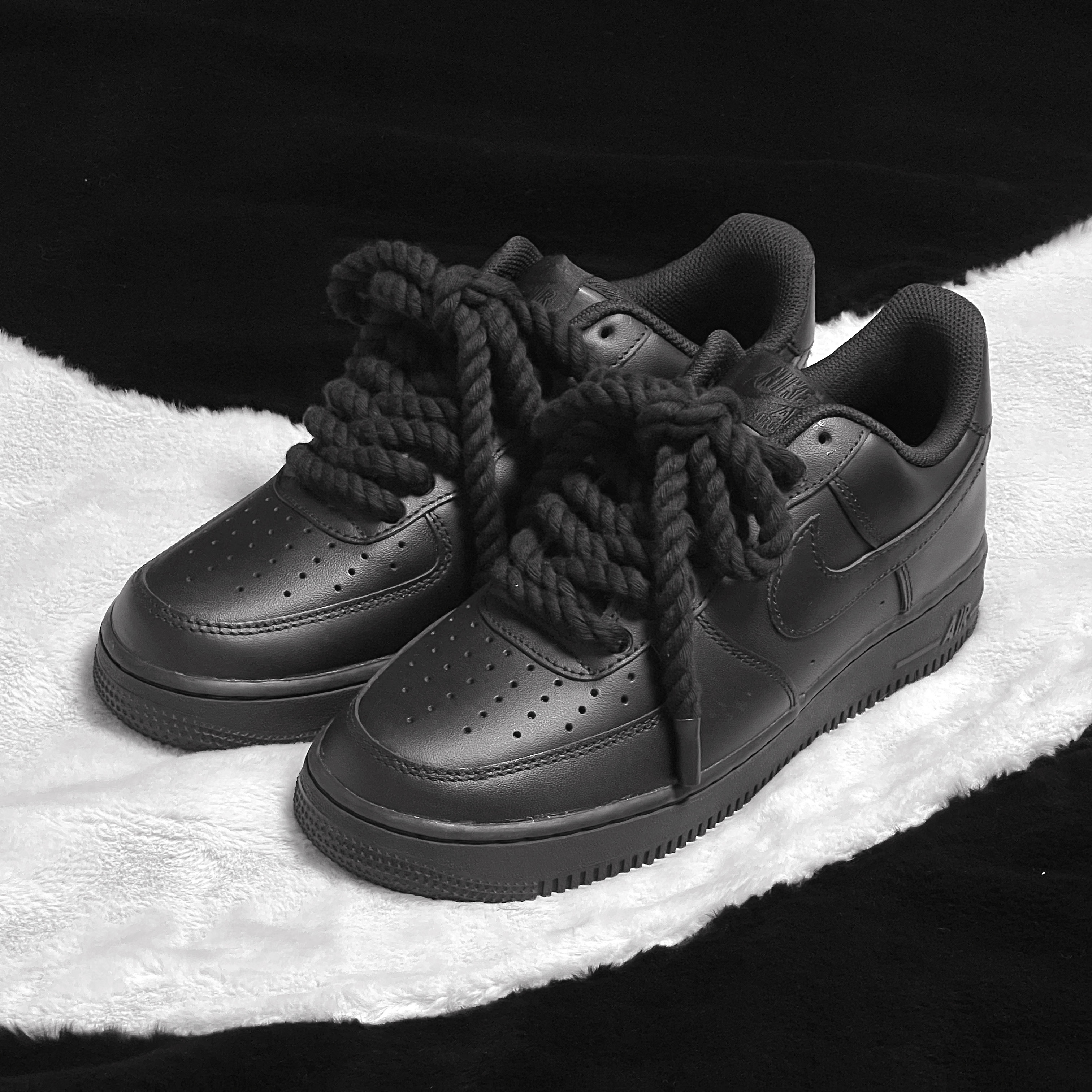 Nike Air Force 1 '07 Low Triple Black, (W) Nike Air Force 1 '07 Low Triple Black 착용 스타일