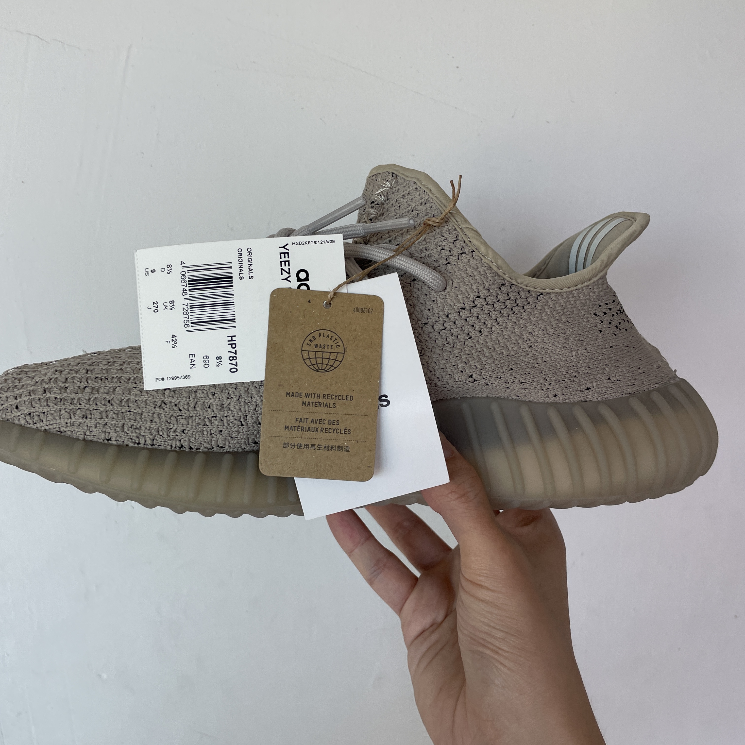 Adidas Yeezy Boost 350 V2 Slate Core Black 2022/2023 착용 스타일 - 2