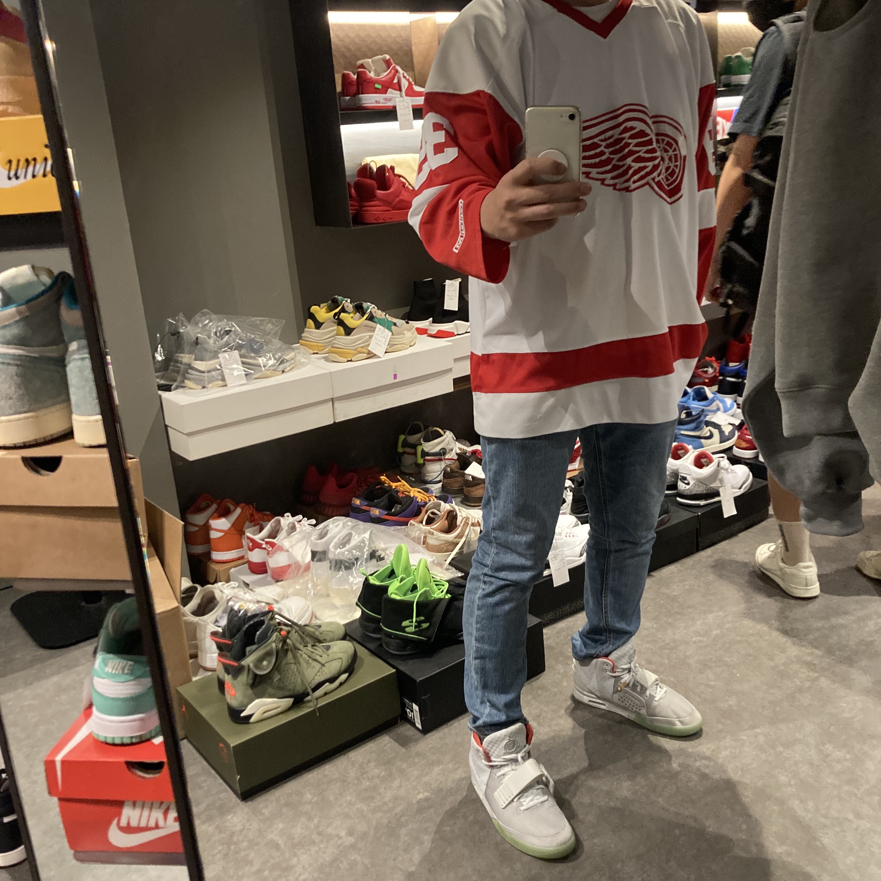 Nike Air Yeezy 2 Pure Platinum 착용 스타일